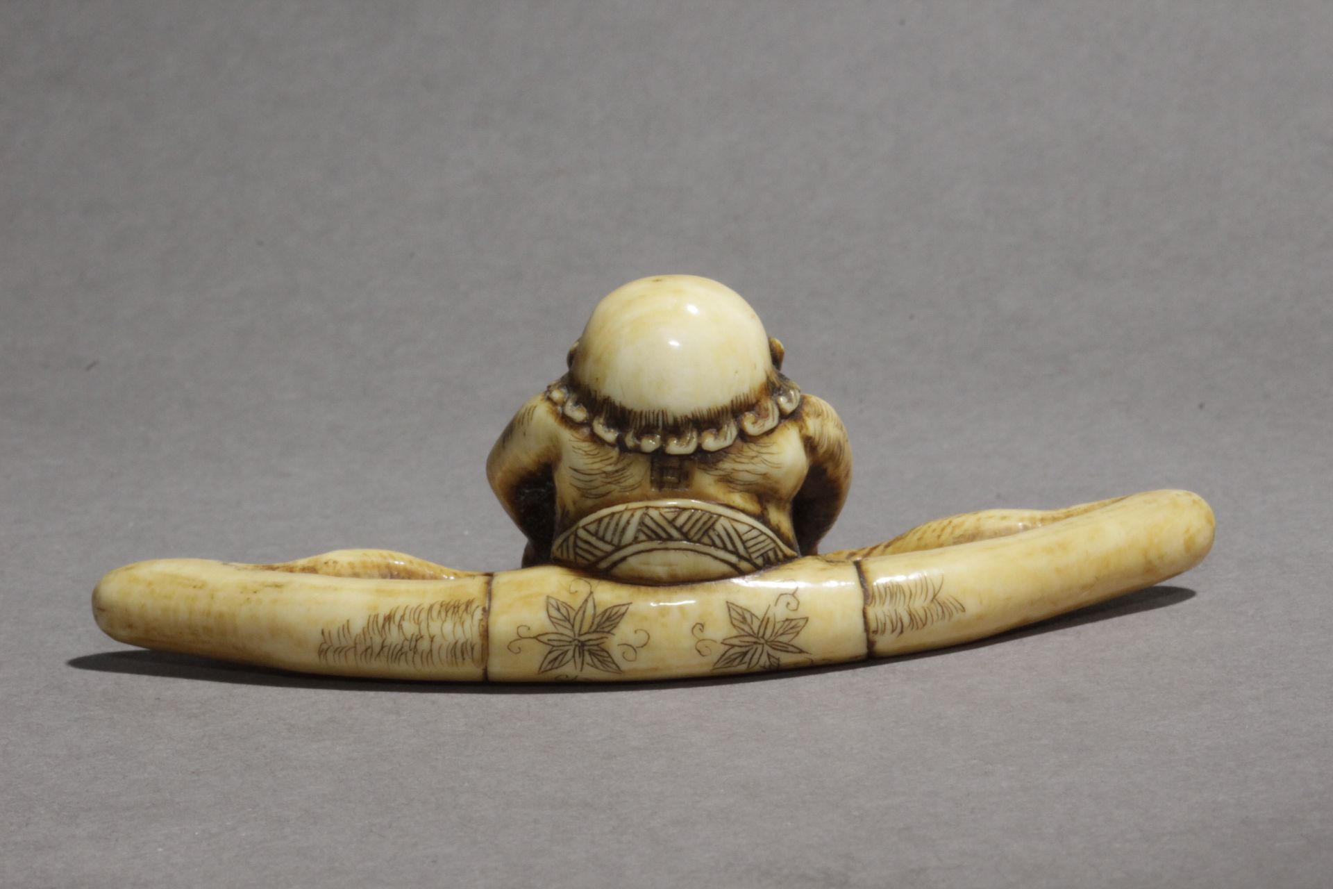 A 19th century Japanese netsuke from Edo period - Image 4 of 10