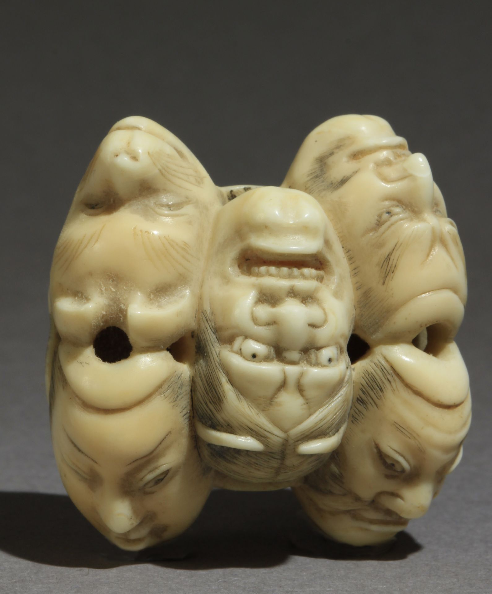 A Japanese netsuke circa 1900 from Meiji period - Bild 5 aus 8