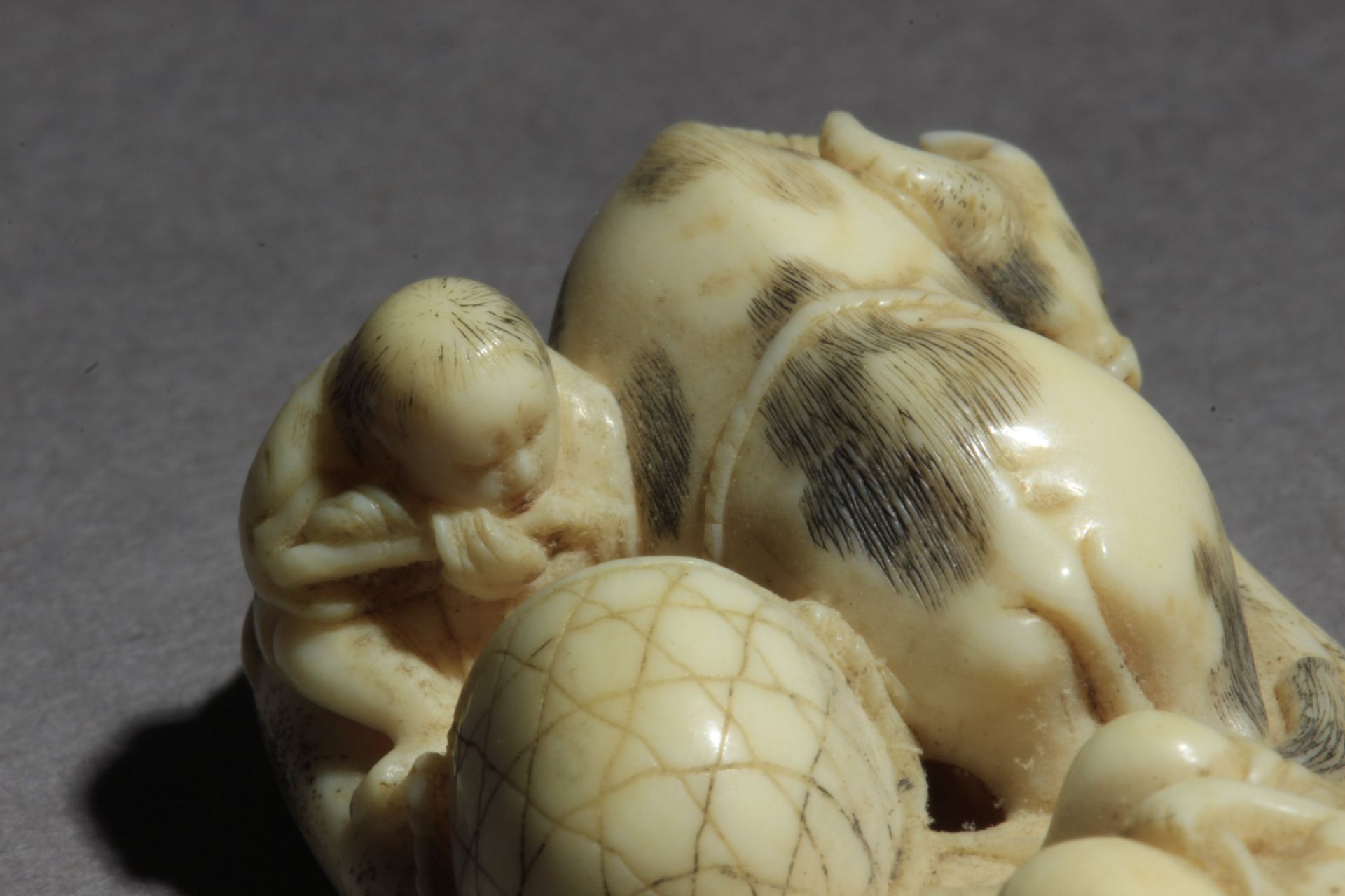 An early 19th century Japanese netsuke from Edo period - Bild 4 aus 6