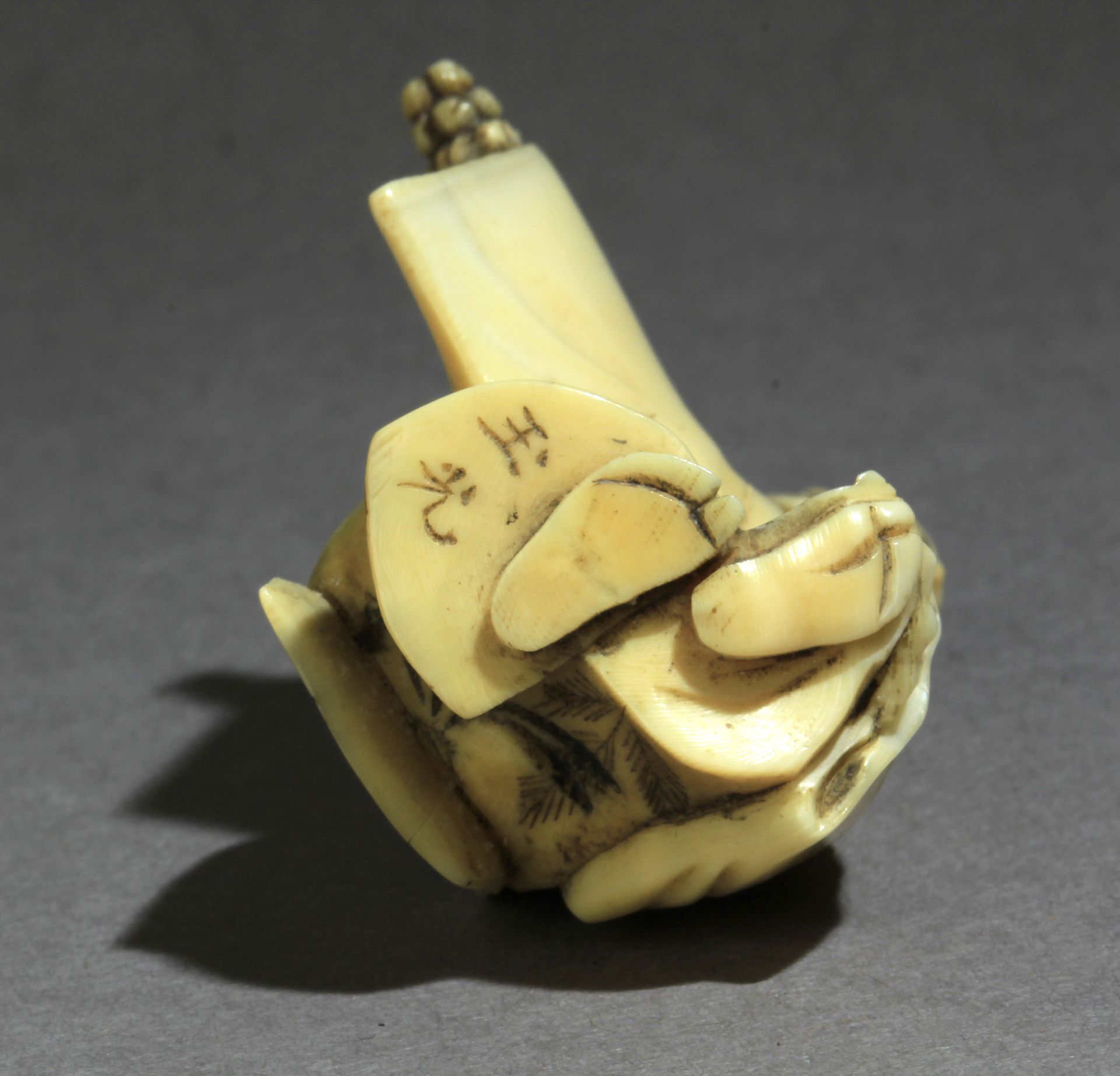 A 19th century Japanese netsuke from Meiji period - Bild 7 aus 8