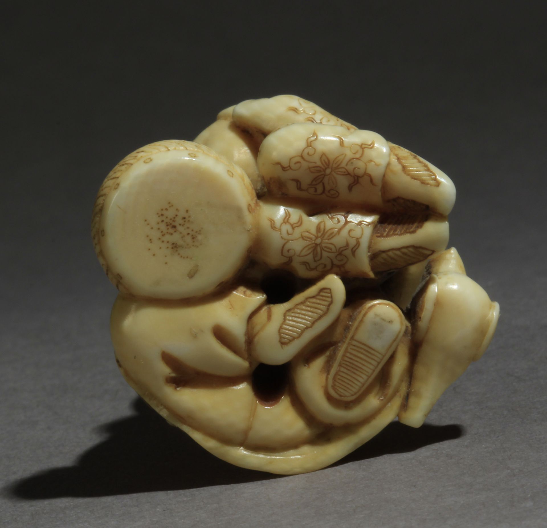 A mid 19th century Japanese netsuke from Edo-Meiji period - Bild 8 aus 9