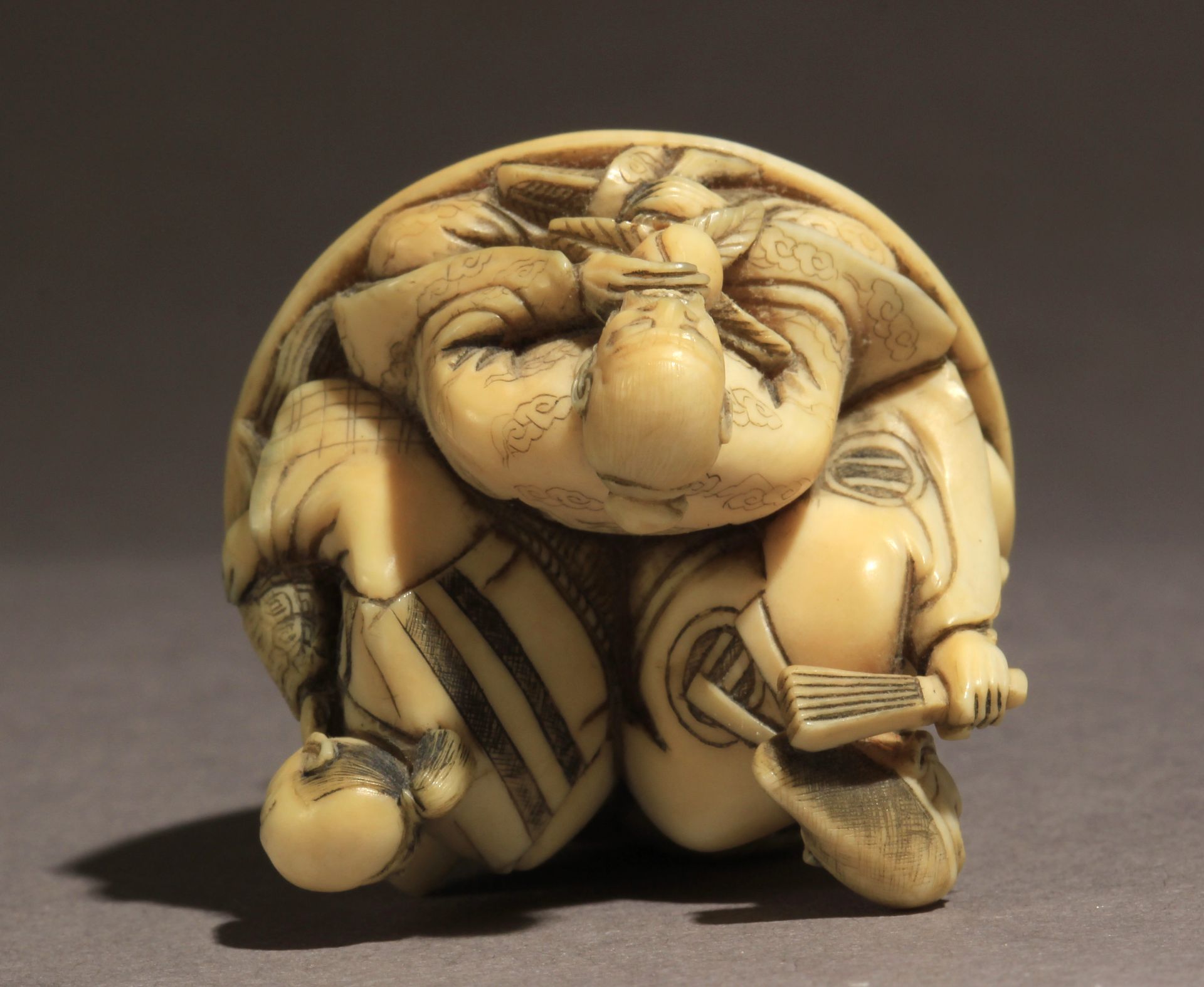 A 19th century Japanese netsuke - Image 6 of 7