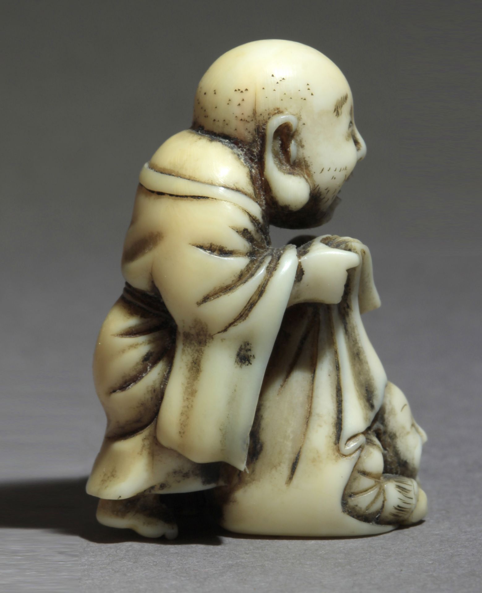 A mid 19th century Japanese netsuke from Meiji period - Bild 6 aus 8