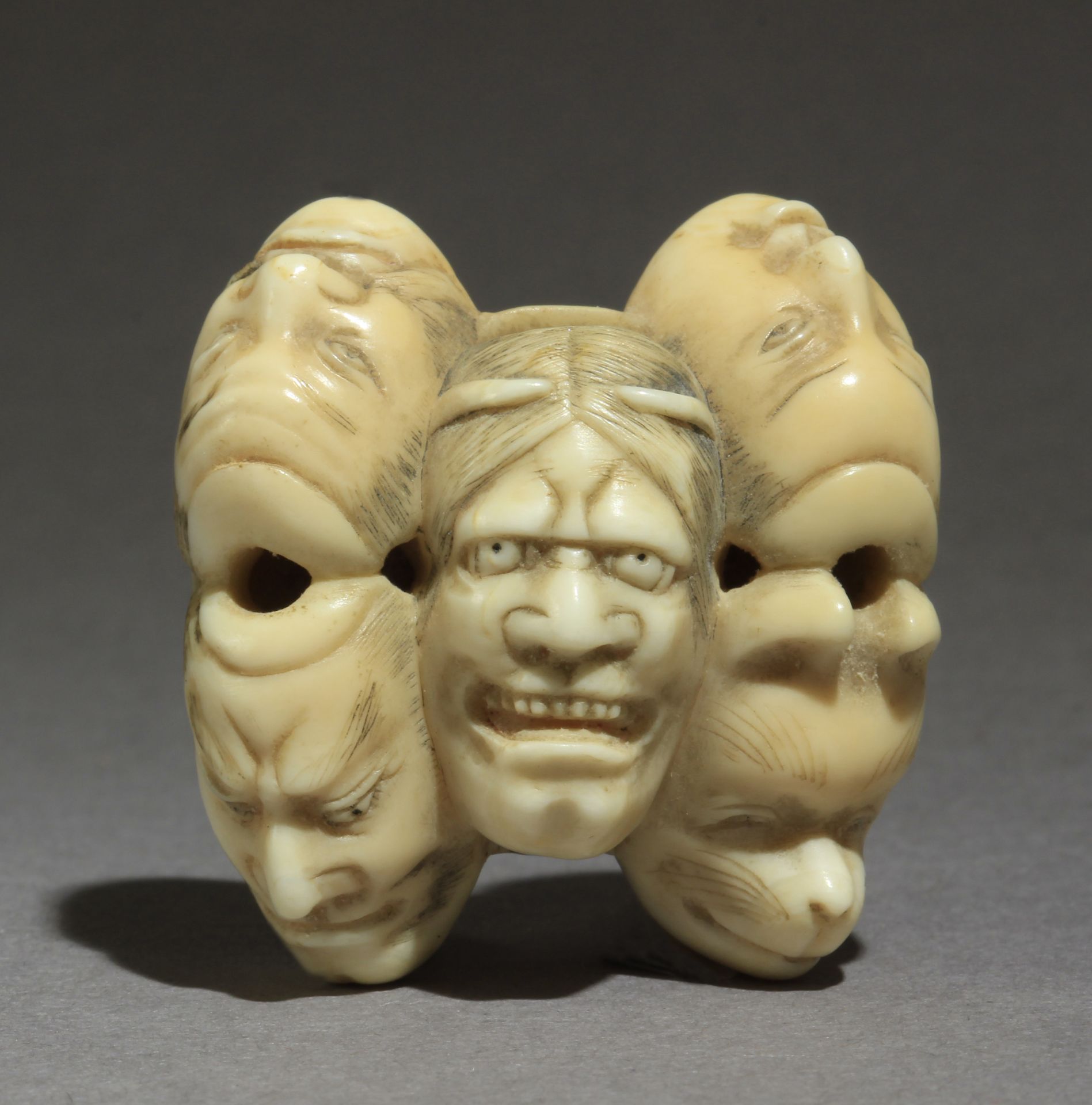 A Japanese netsuke circa 1900 from Meiji period - Bild 2 aus 8