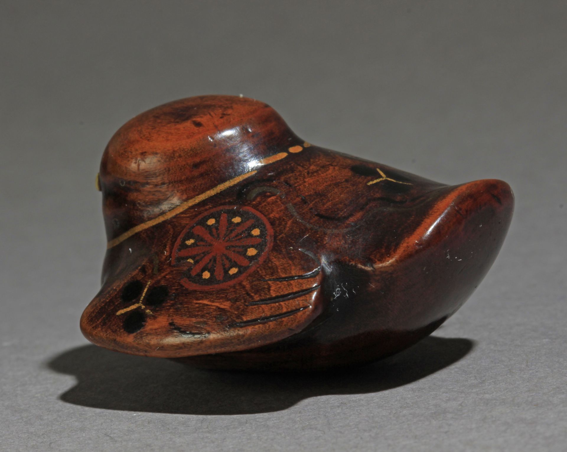 An early 19th century Japanese netsuke from Meiji period - Image 4 of 8