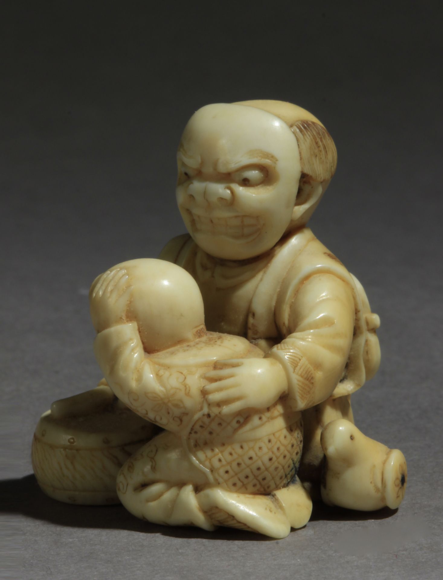 A mid 19th century Japanese netsuke from Edo-Meiji period - Bild 6 aus 9