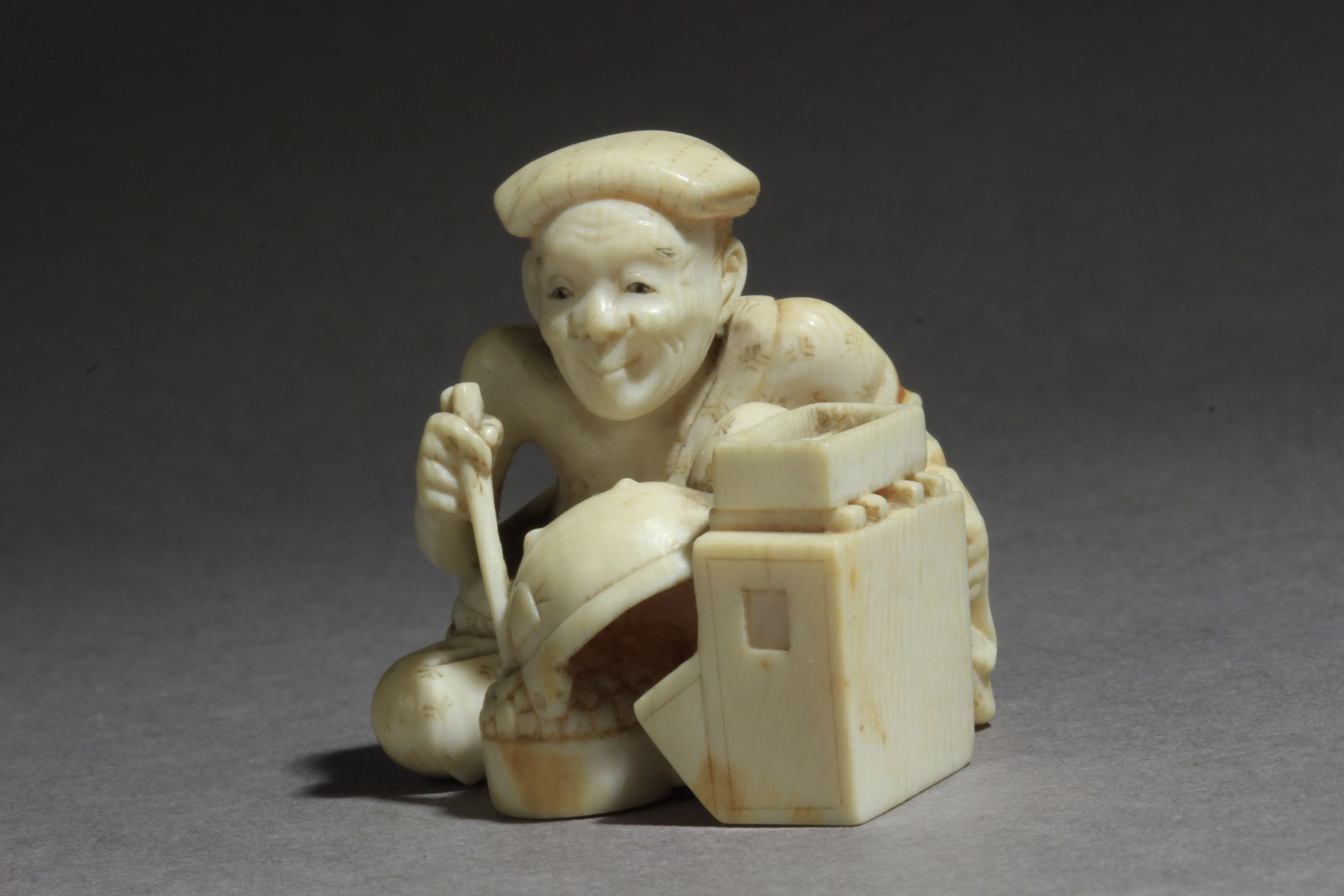 A mid 19th century Japanese netsuke - Bild 2 aus 9