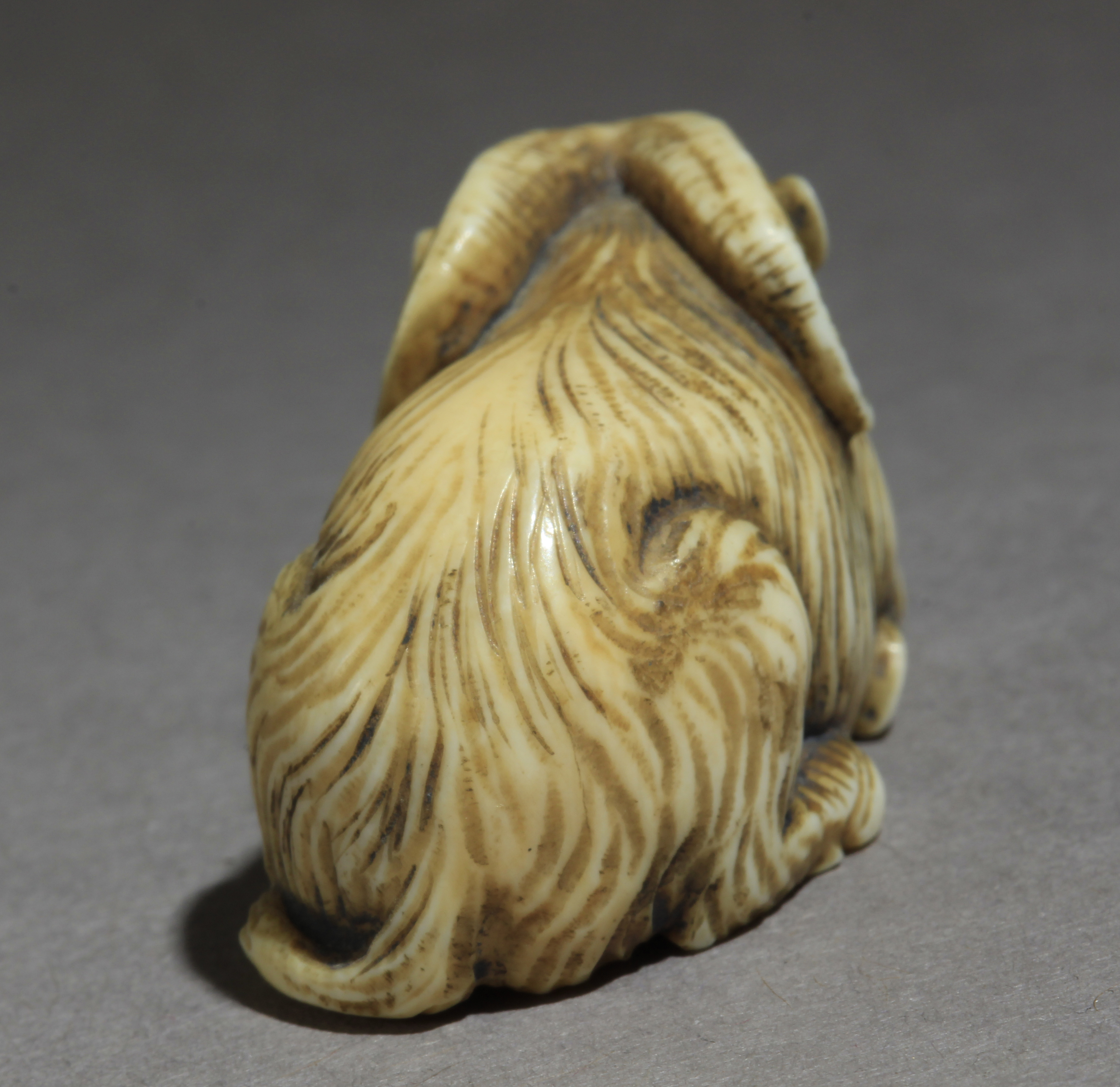 A 19th century Japanese netsuke from Meiji period - Image 5 of 7