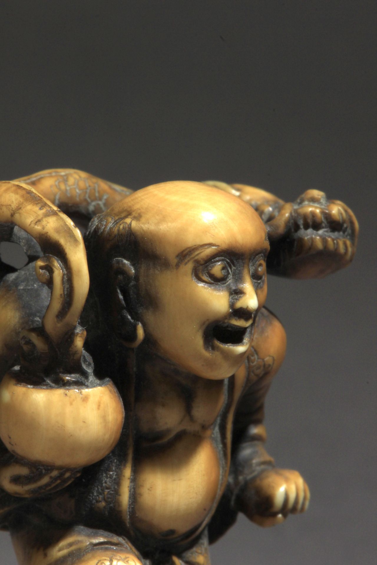 A 19th century Japanese netsuke - Image 7 of 7