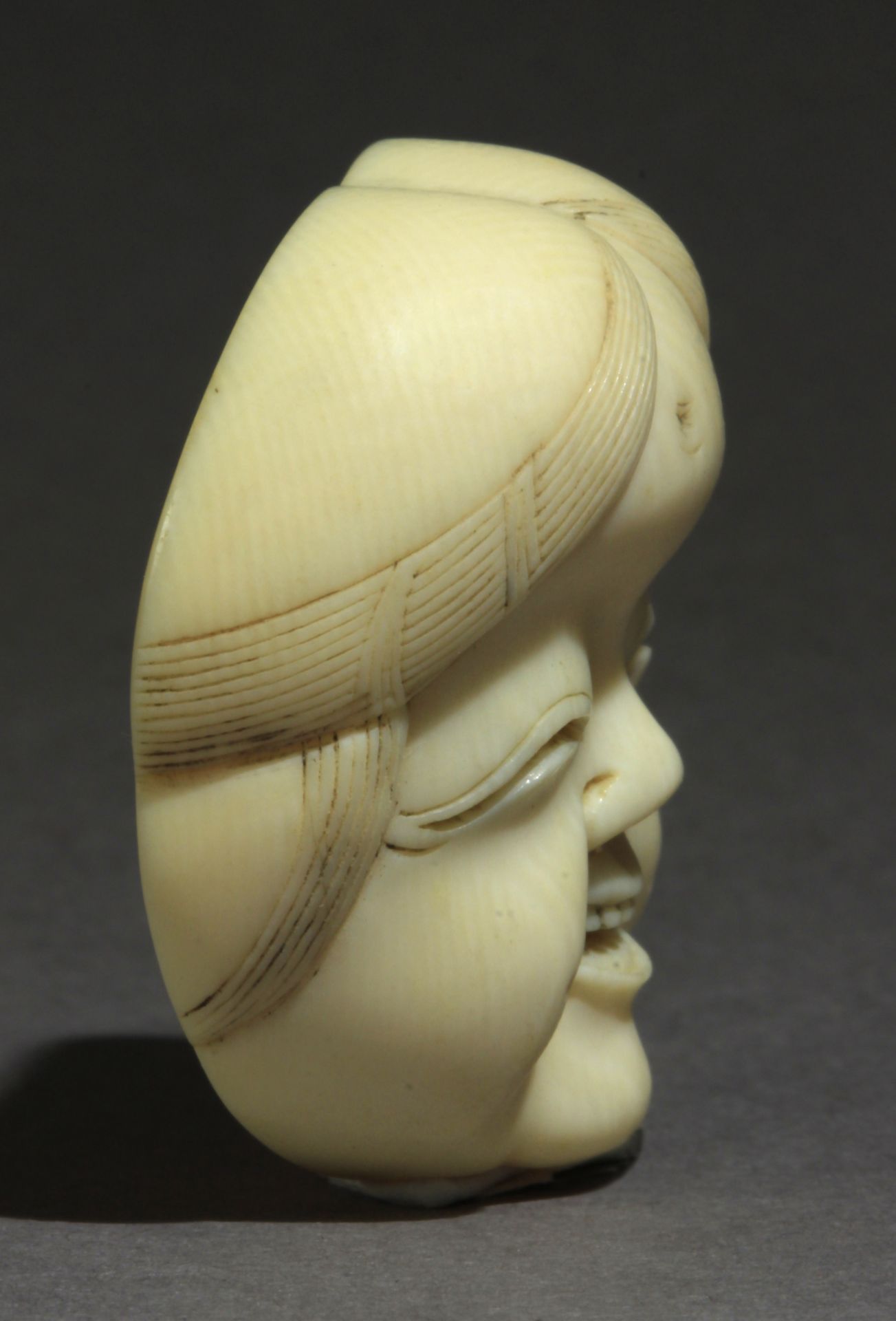 A late 19th century Japanese netsuke from Meiji period - Bild 3 aus 8