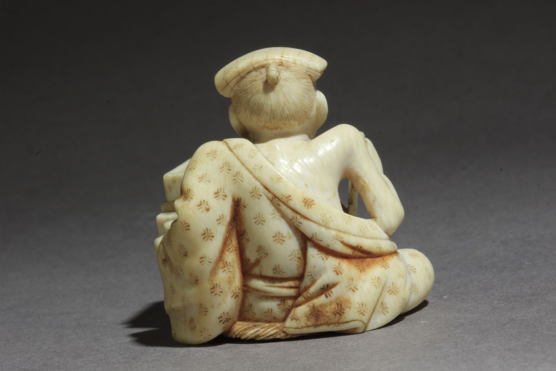 A mid 19th century Japanese netsuke - Bild 5 aus 9