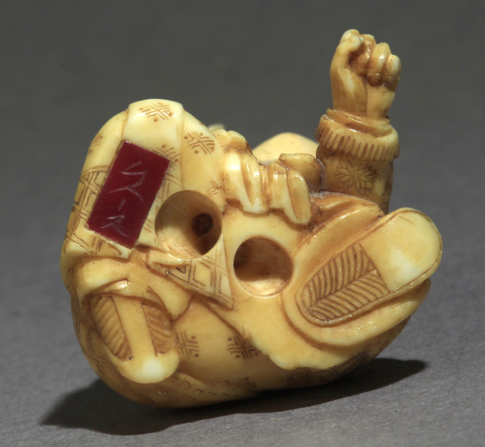 A late 19th century Japanese netsuke from Meiji period - Bild 7 aus 8