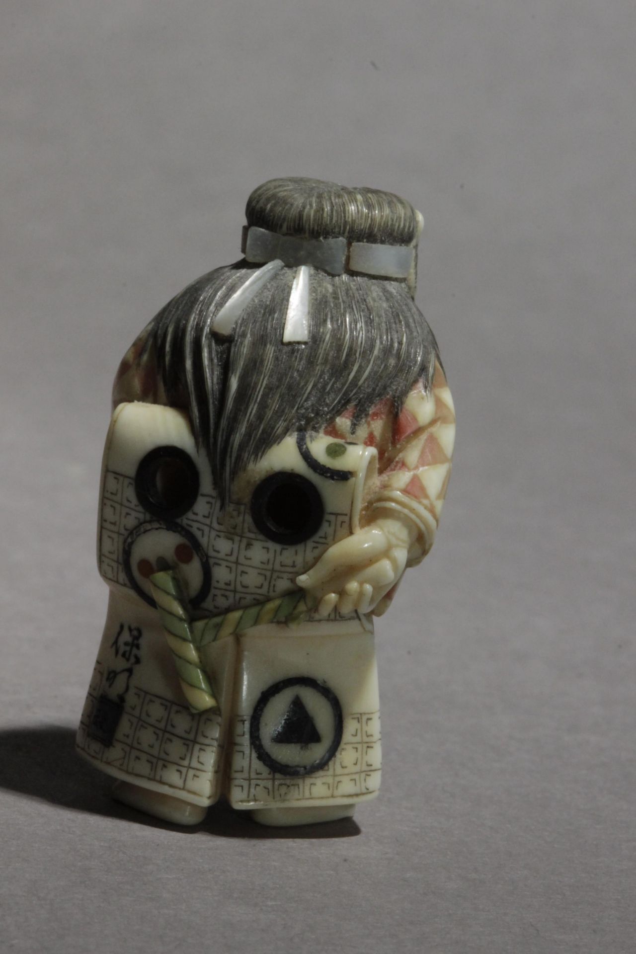 A Japanese mosaic-netsuke from Meiji period circa 1900 - Bild 5 aus 8