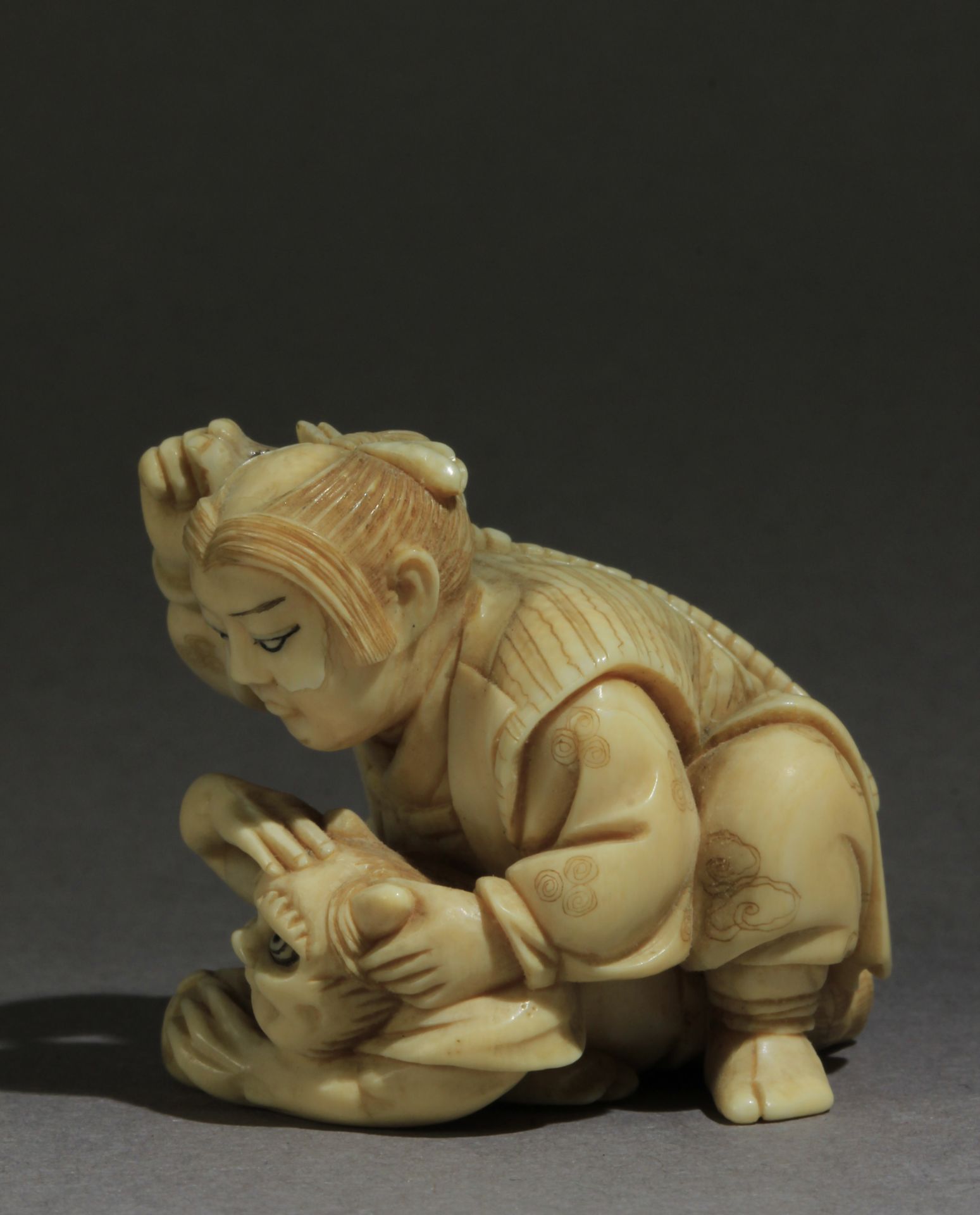 A Japanese netsuke circa 1900 from Meiji period - Bild 3 aus 8