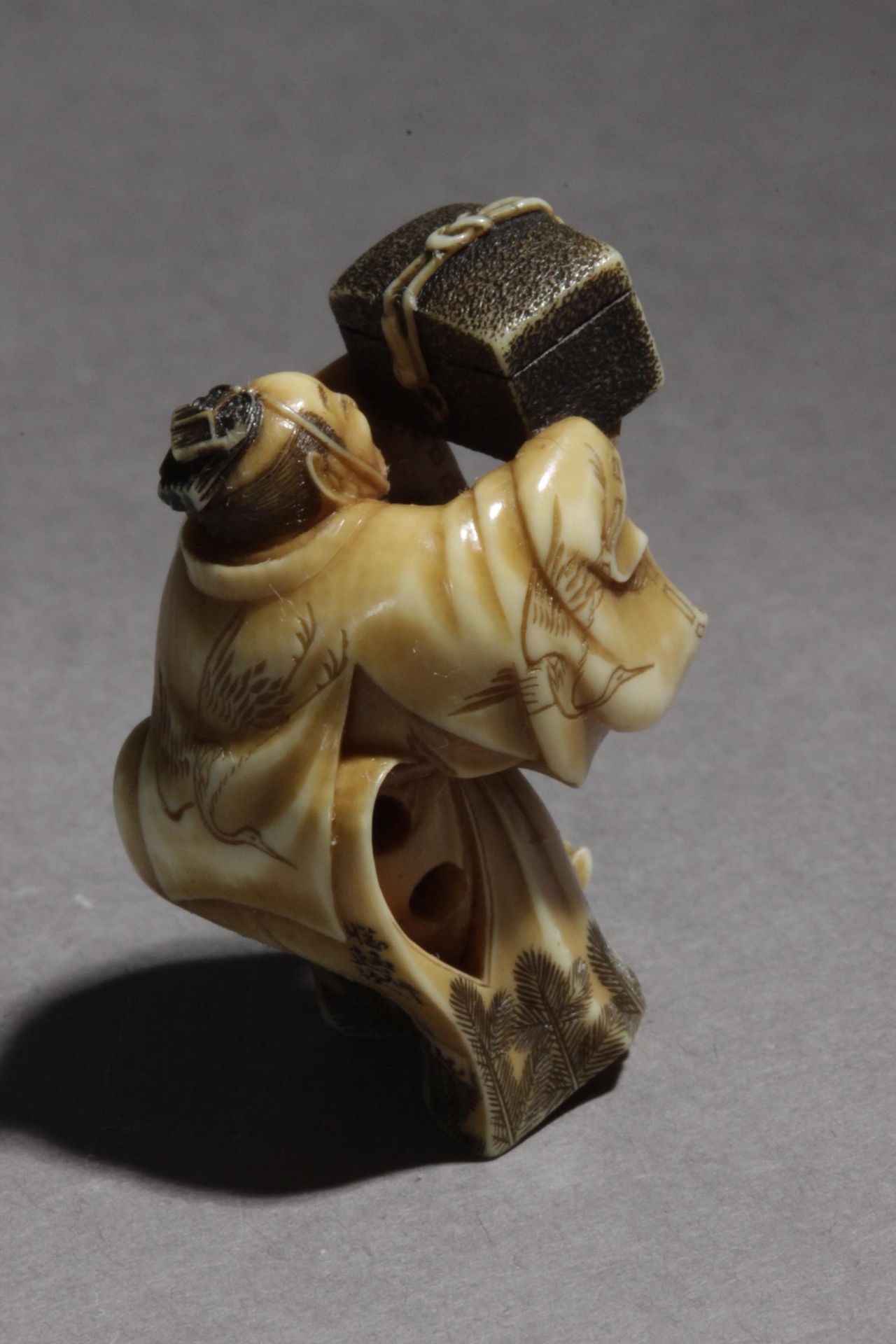 A 19th century Japanese netsuke from Meiji period - Bild 4 aus 15