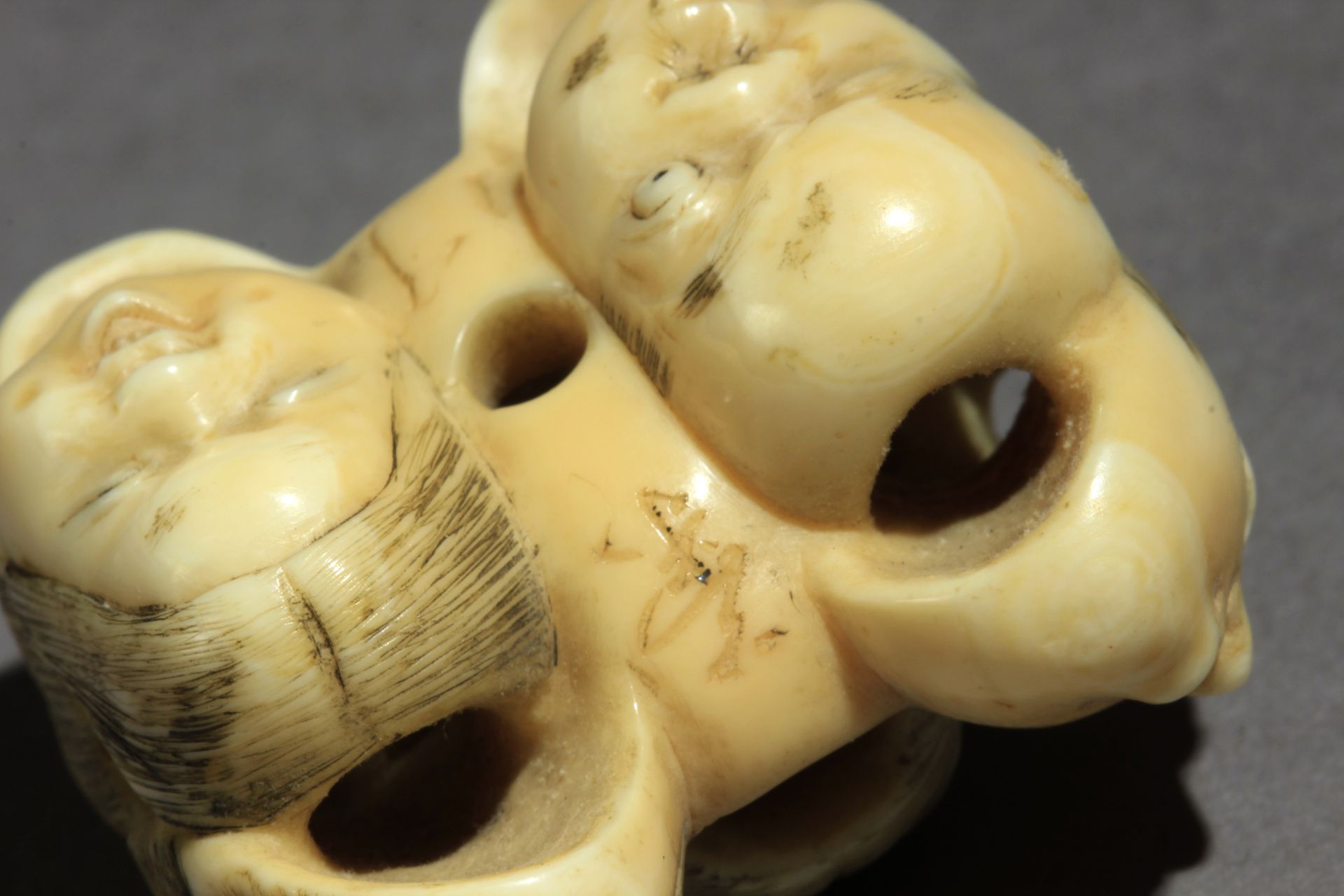 A Japanese netsuke circa 1900 from Meiji period - Bild 7 aus 8