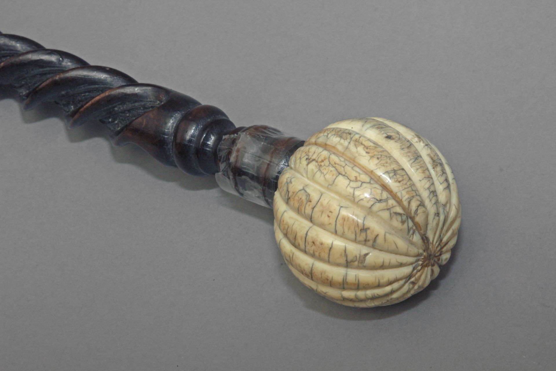 A 19th century Anglo-Indian walking stick - Image 2 of 5