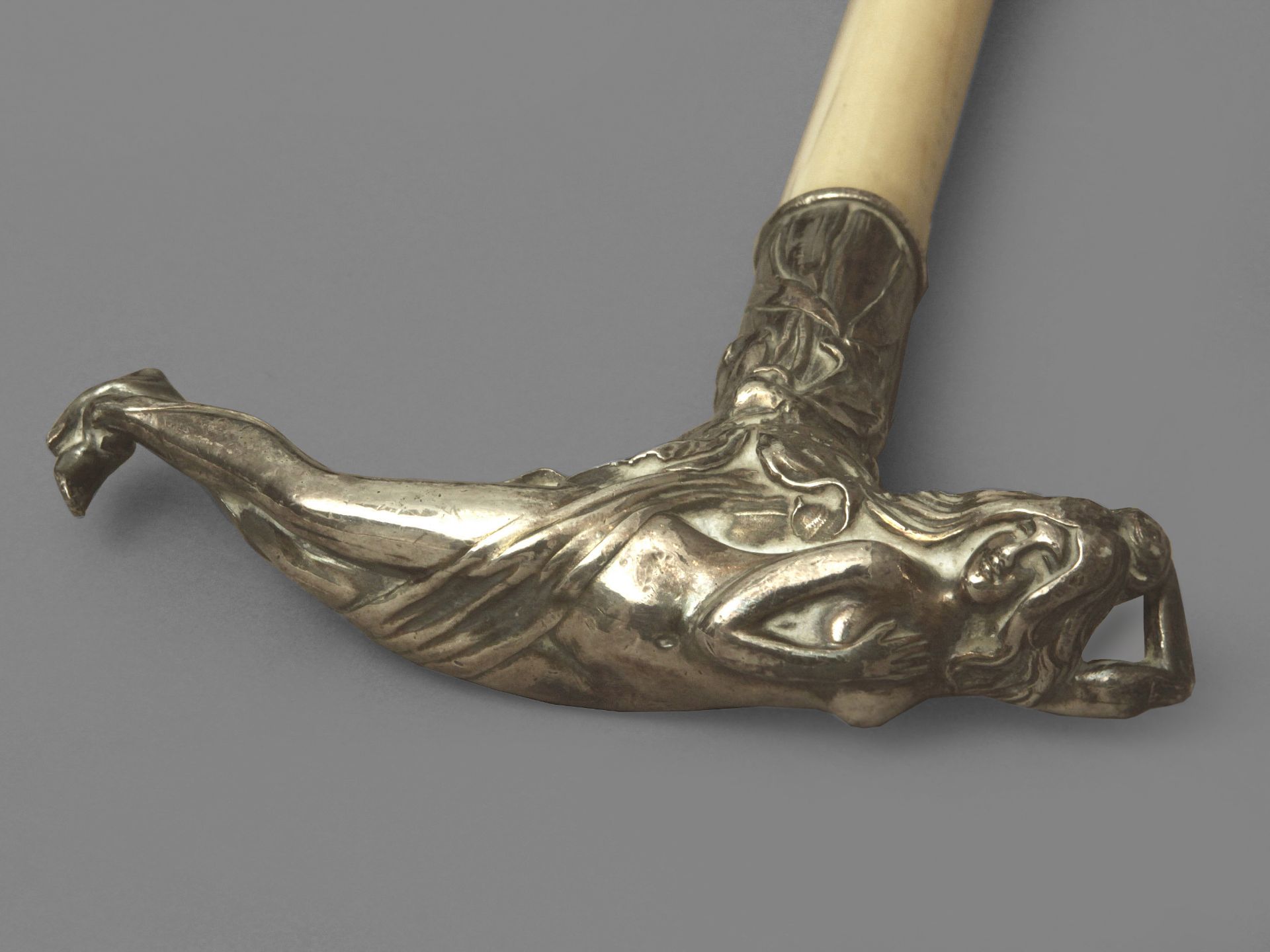 A 19th century silver handled dress cane, probably Germany - Image 5 of 13