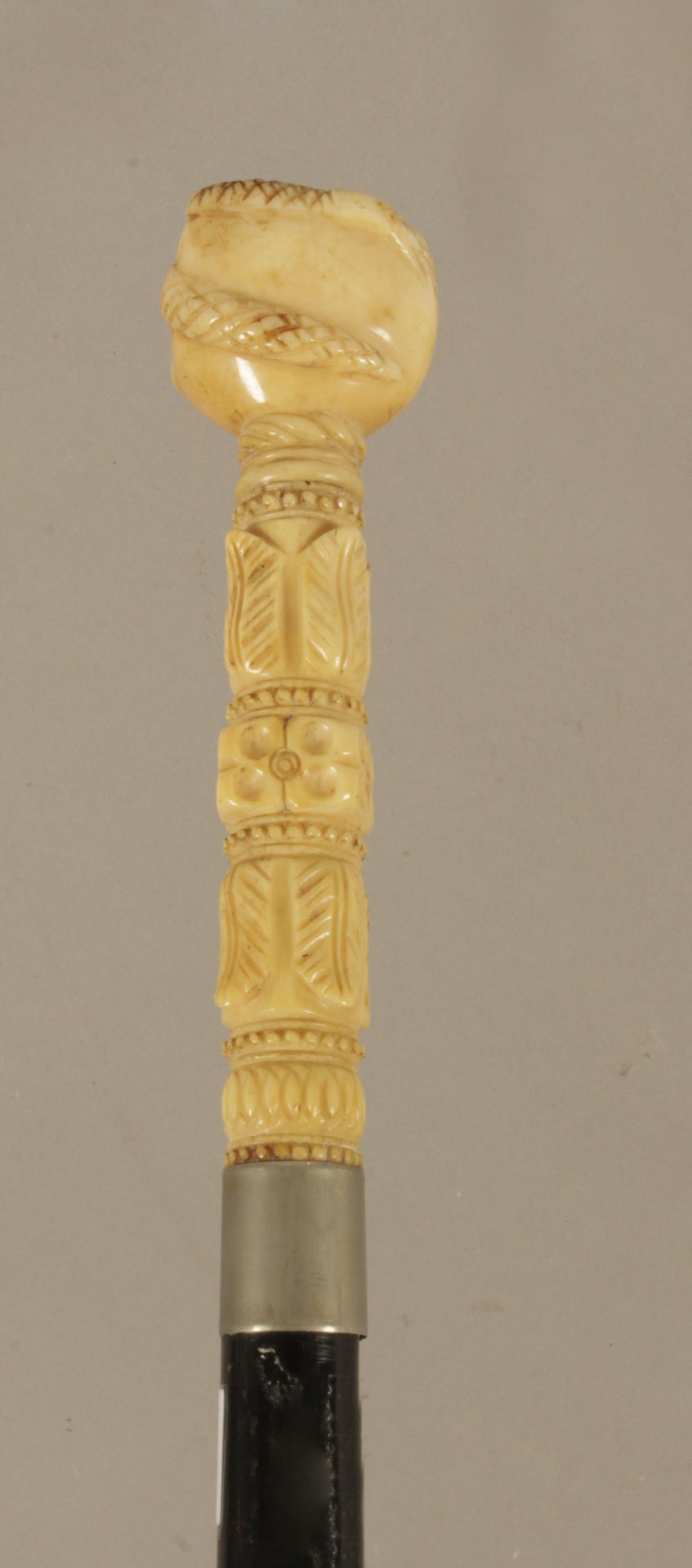 A 19th century probably Indian ivory handled walking stick - Bild 2 aus 4