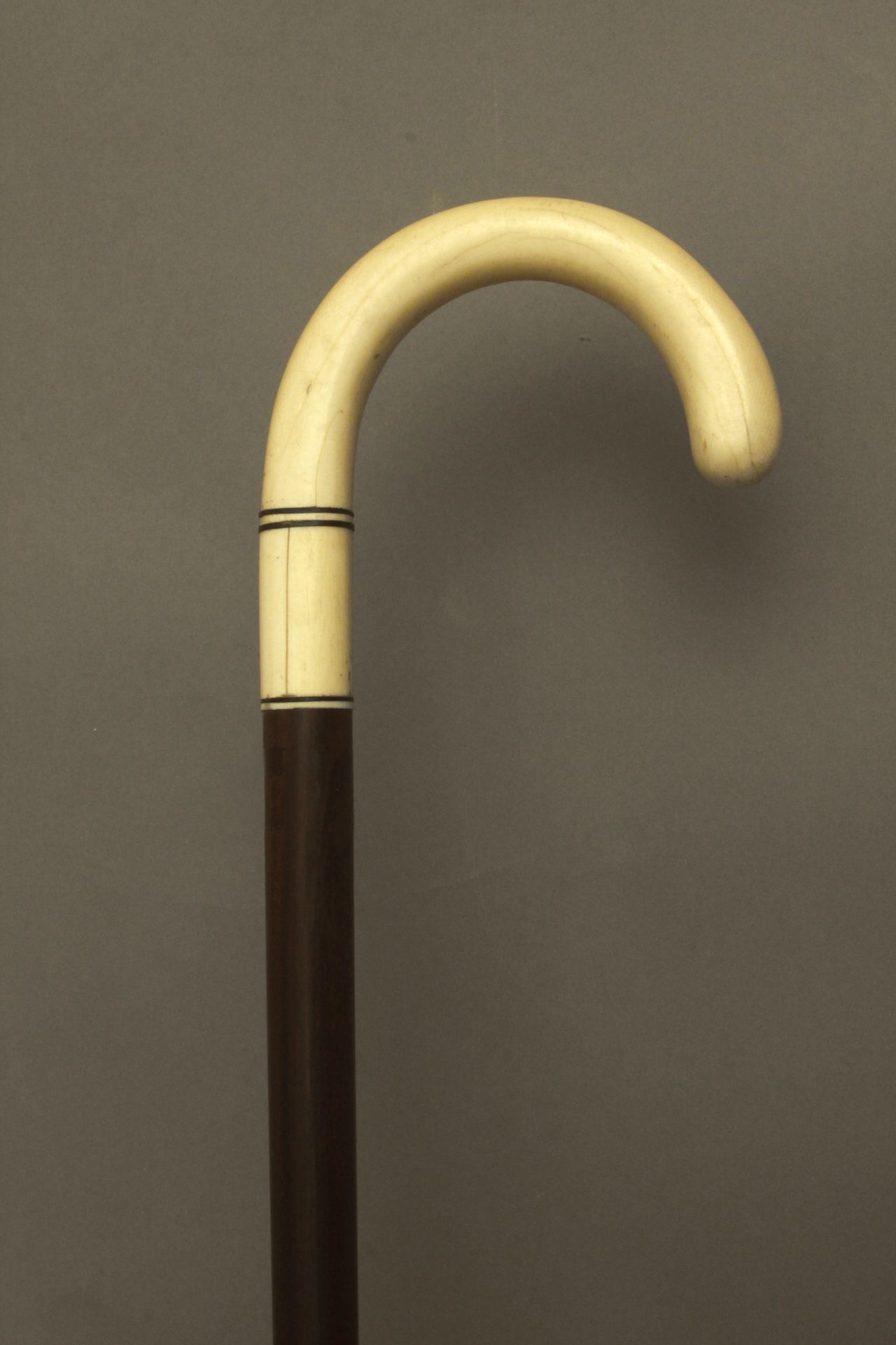 A curved walking stick circa 1900 - Image 2 of 8