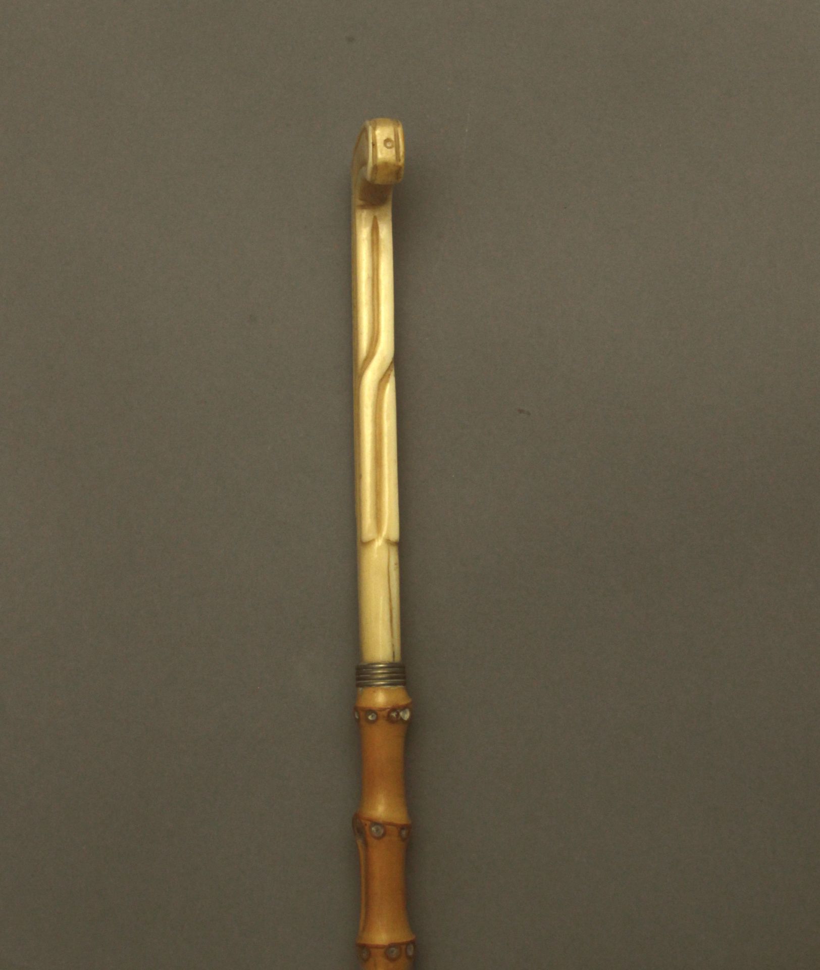 An ivory handled walking stick circa 1900 - Image 4 of 9