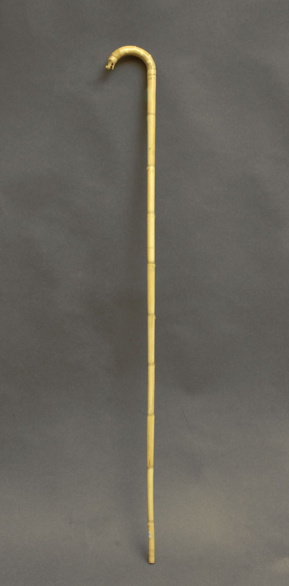 A first half of 20th century Oriental curved walking stick - Bild 6 aus 8