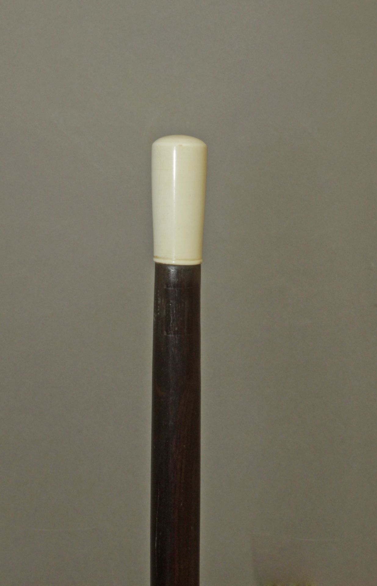 An ivory handled walking cane circa 1900 - Bild 3 aus 5