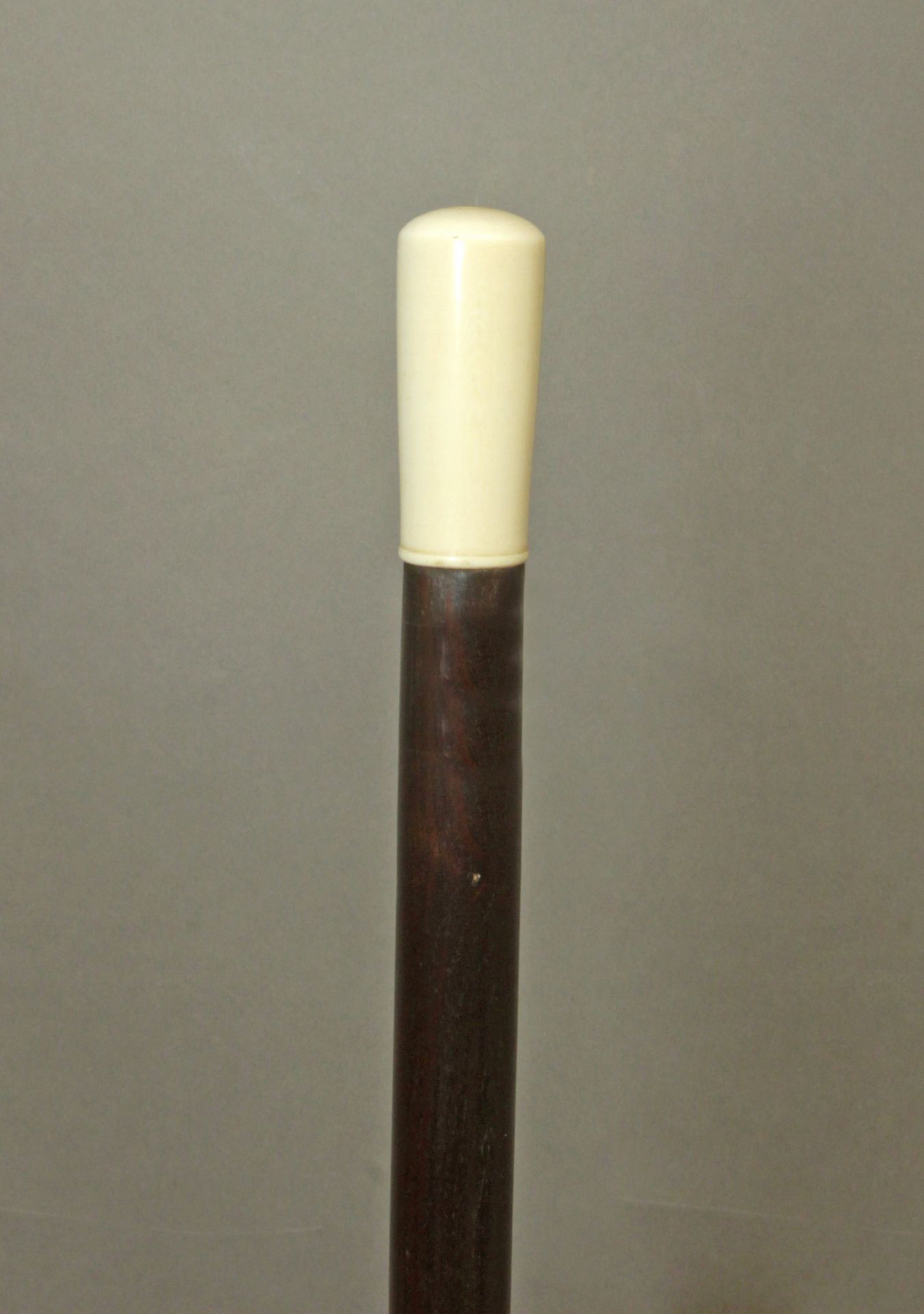 An ivory handled walking cane circa 1900 - Bild 4 aus 5