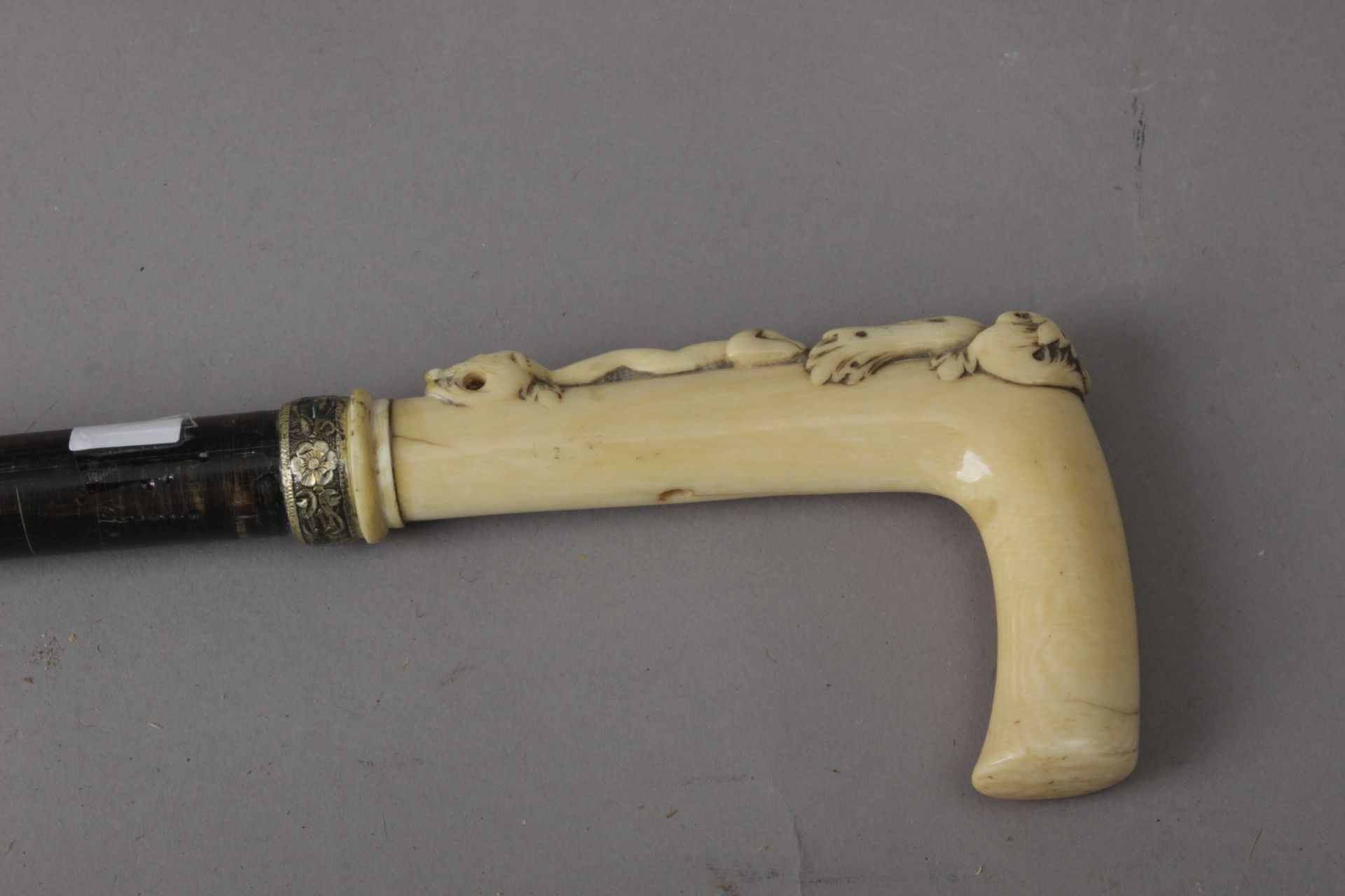 A 19th entury European ivory handled walking stick - Image 4 of 4