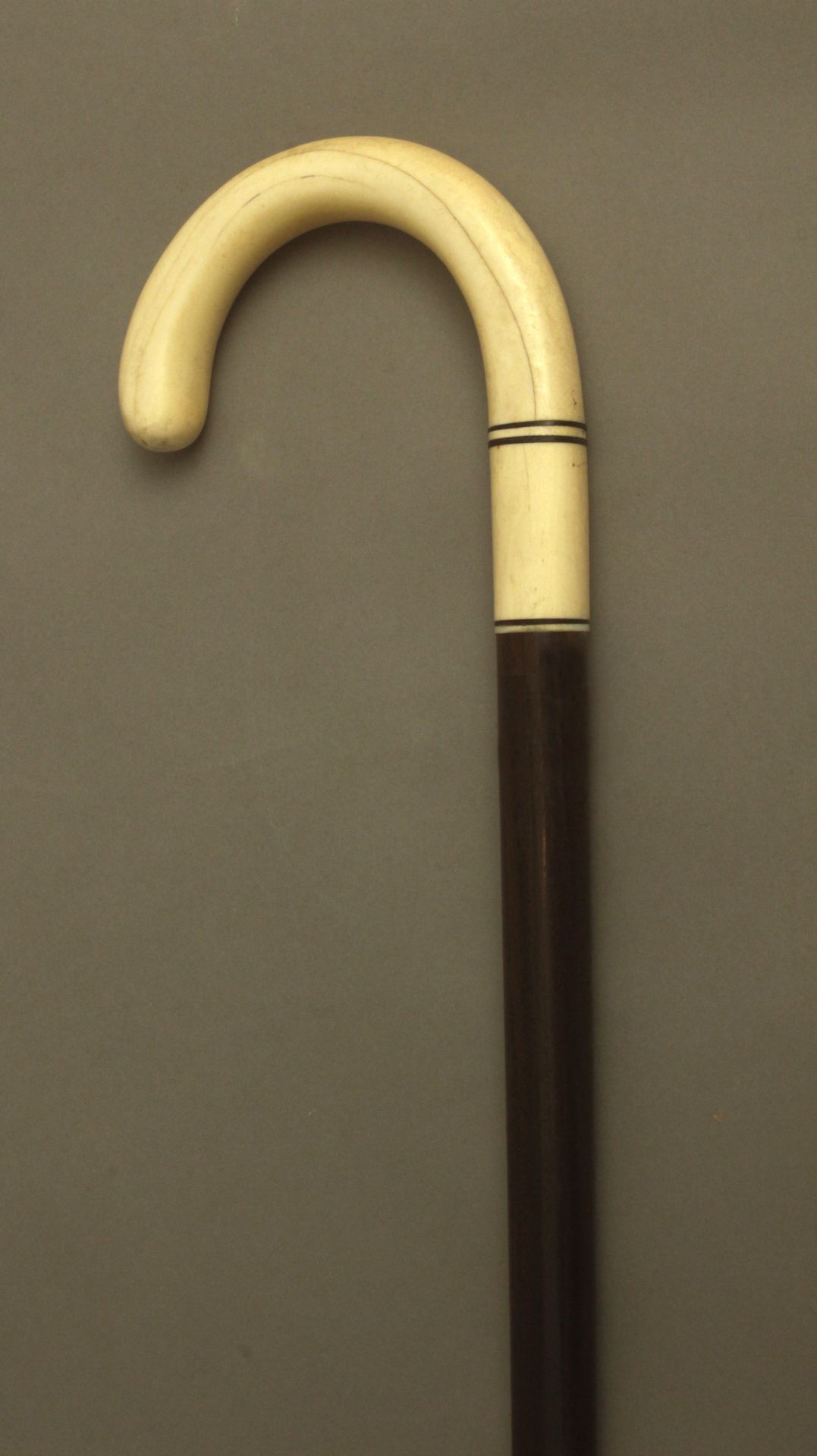 A curved walking stick circa 1900 - Image 5 of 8