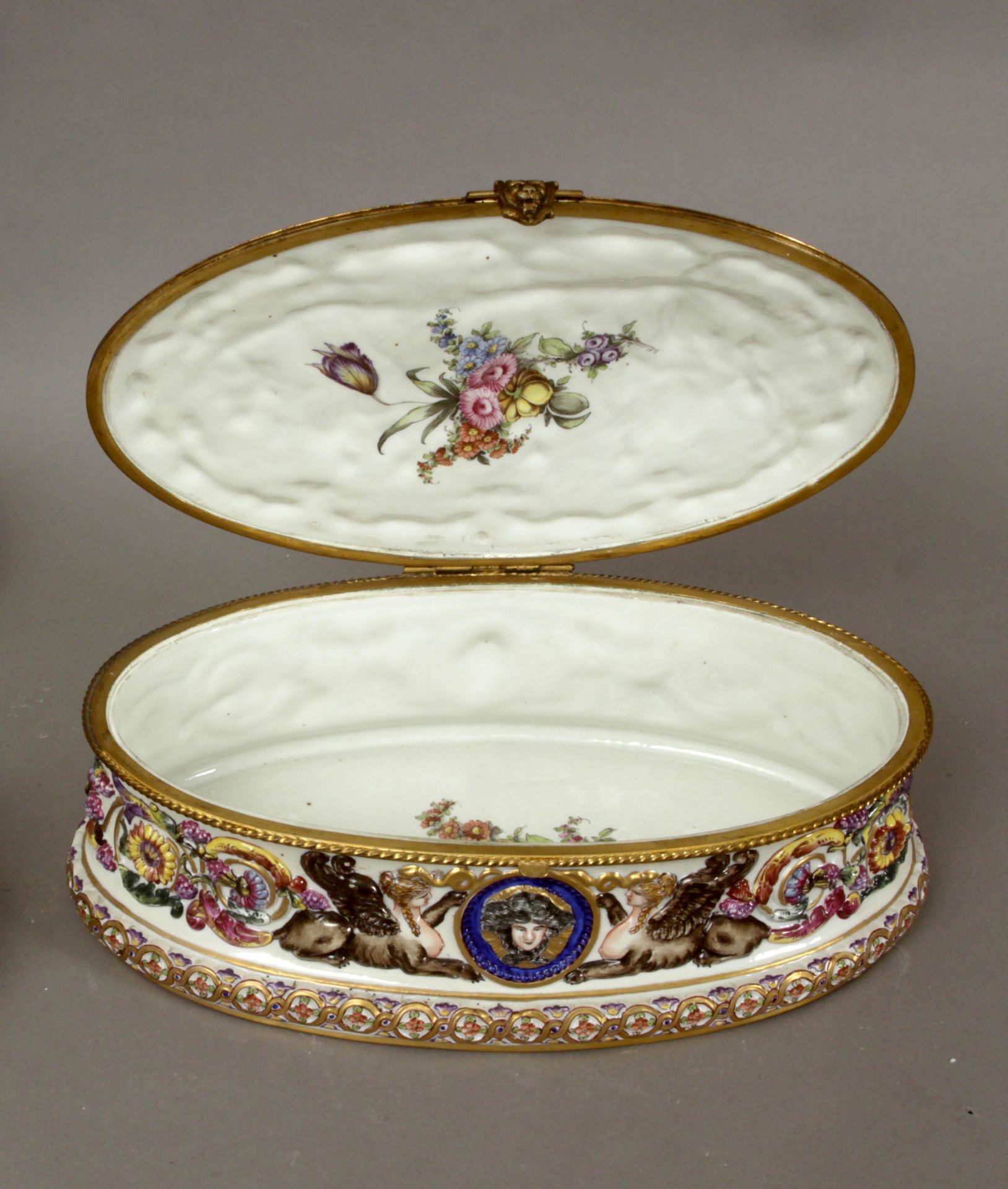 A 19th century Italian box in Capodimonte porcelain - Bild 2 aus 5