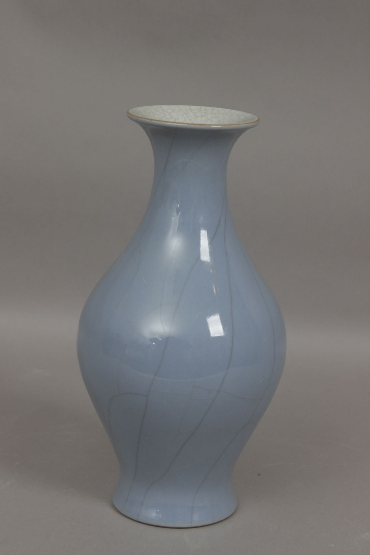 An early 20th century Chinese porcelain vase - Bild 3 aus 5