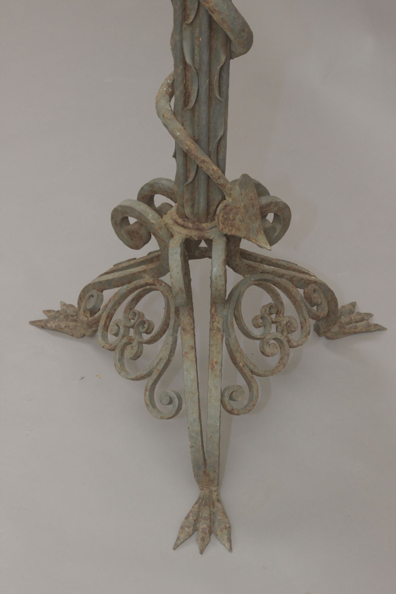 A wrought iron Art Nouveau jardiniere circa 1900 in the style of Gerardo Alegre - Bild 4 aus 4