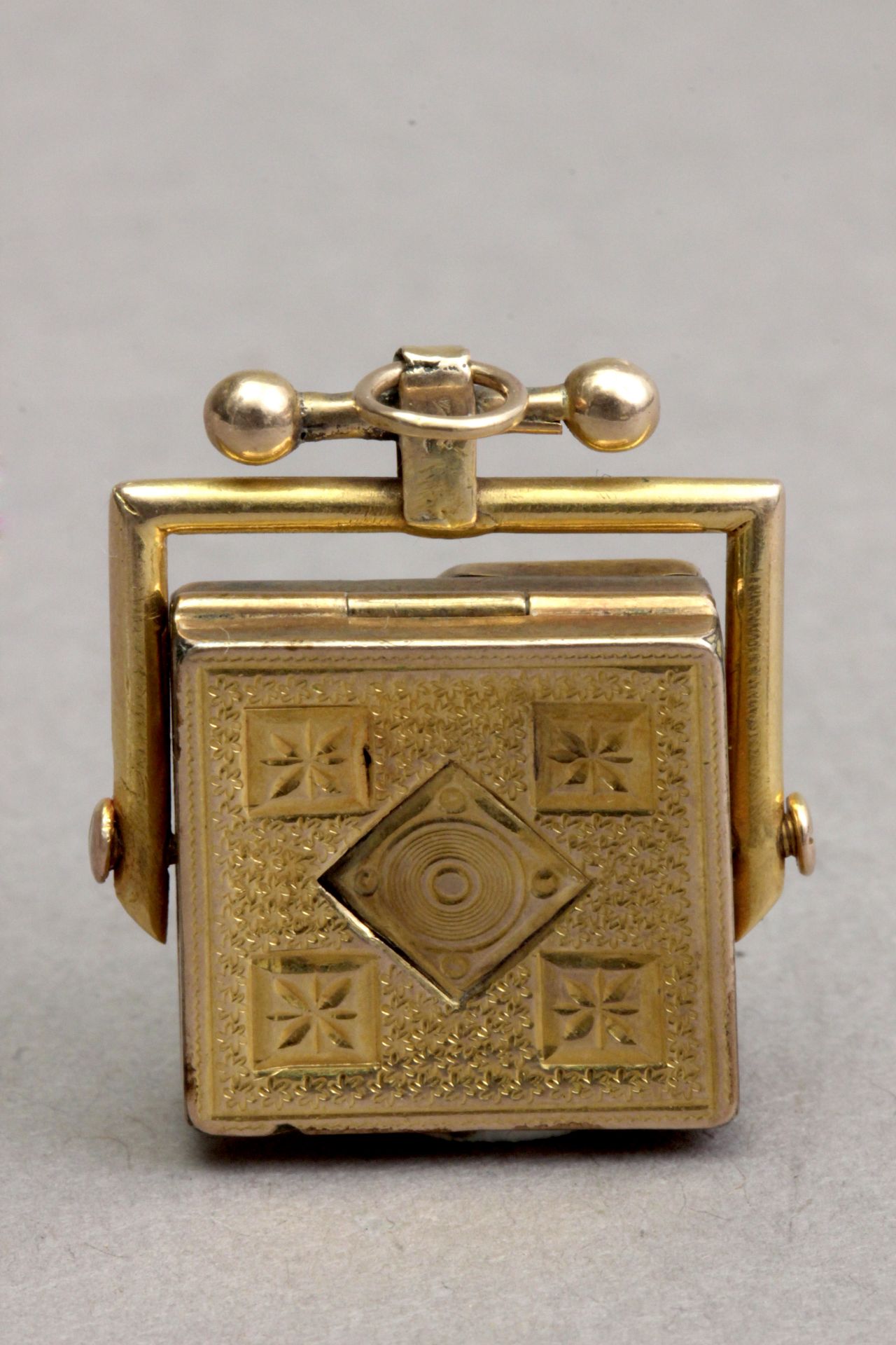 A 19th century 14k. gold locket pendant - Bild 3 aus 4