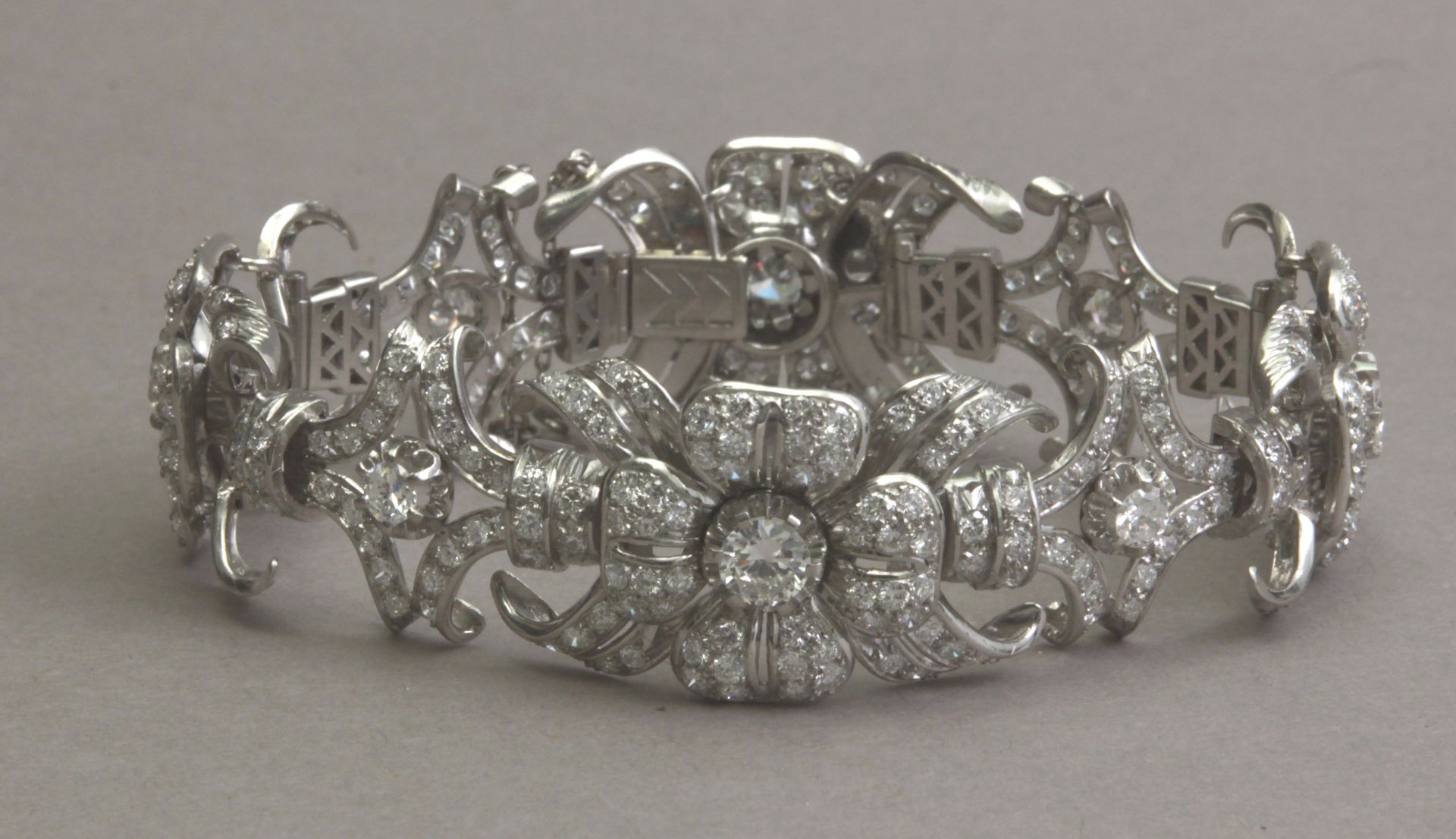 A diamond bracelet circa 1960 with a platinum setting