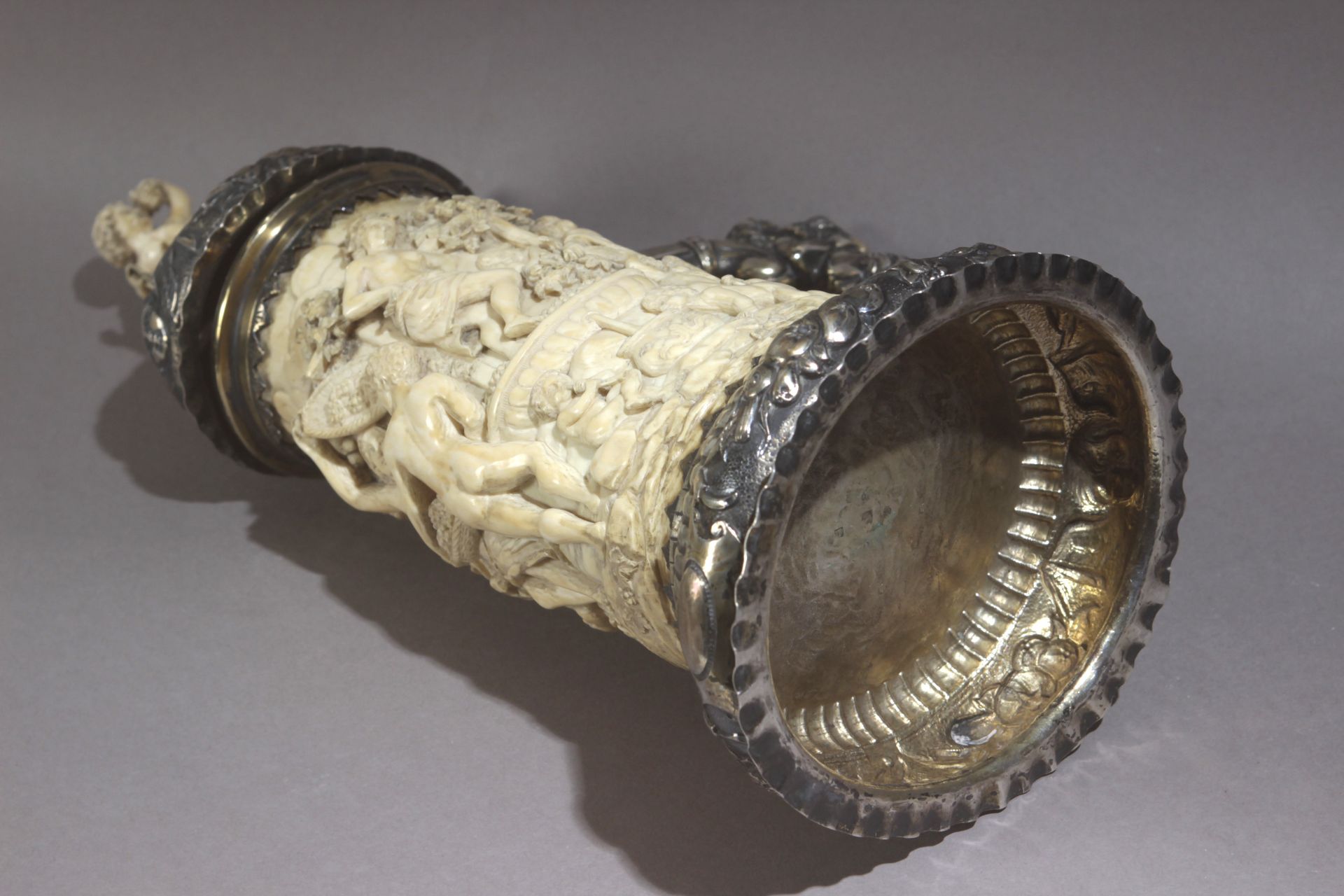 A 19th century Central-European tankard in carved ivory - Bild 8 aus 8