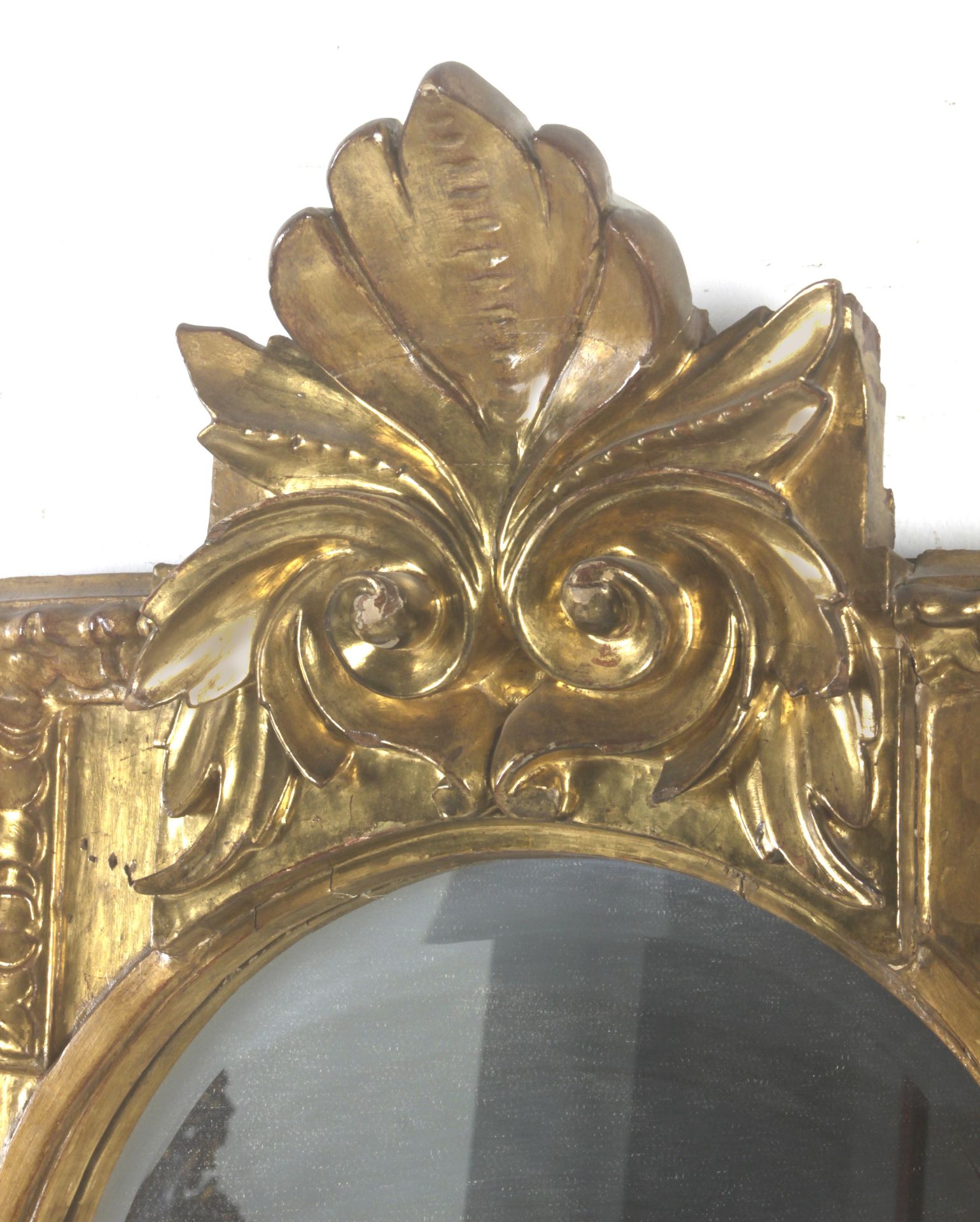 An 18th century carved and polychromed mirror - Bild 3 aus 4