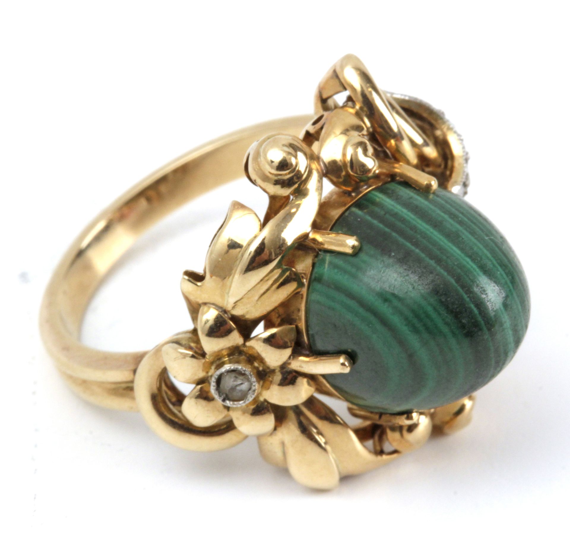 A malachite and diamonds ring circa 1950 with an 18k. yellow gold setting - Image 2 of 3
