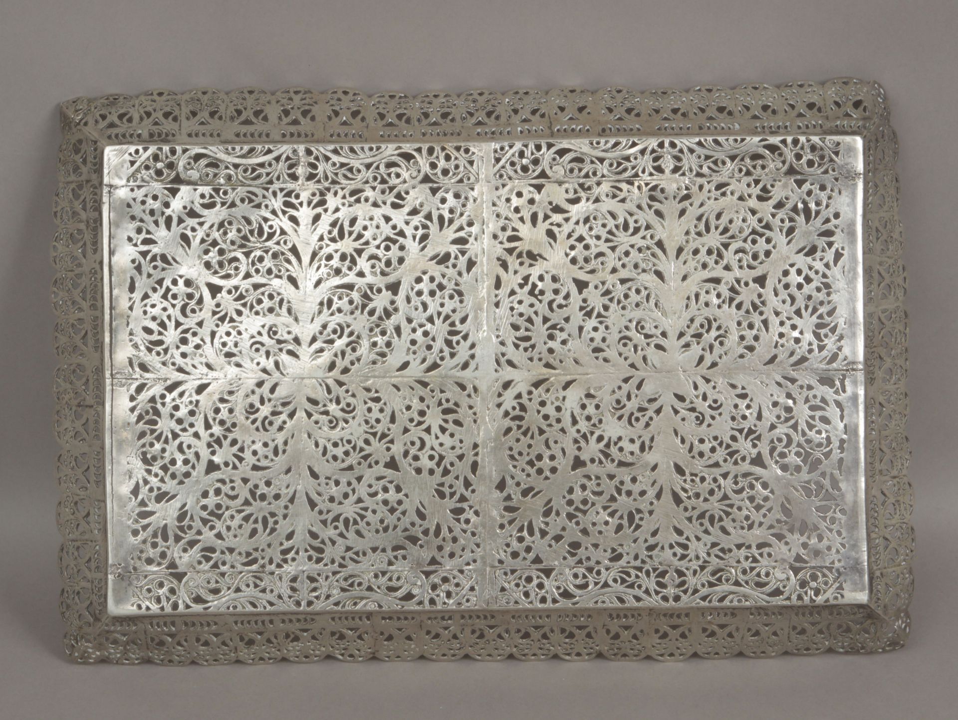 An 18th-19th centuries Indian tray from Goa in silver filigree - Bild 3 aus 3