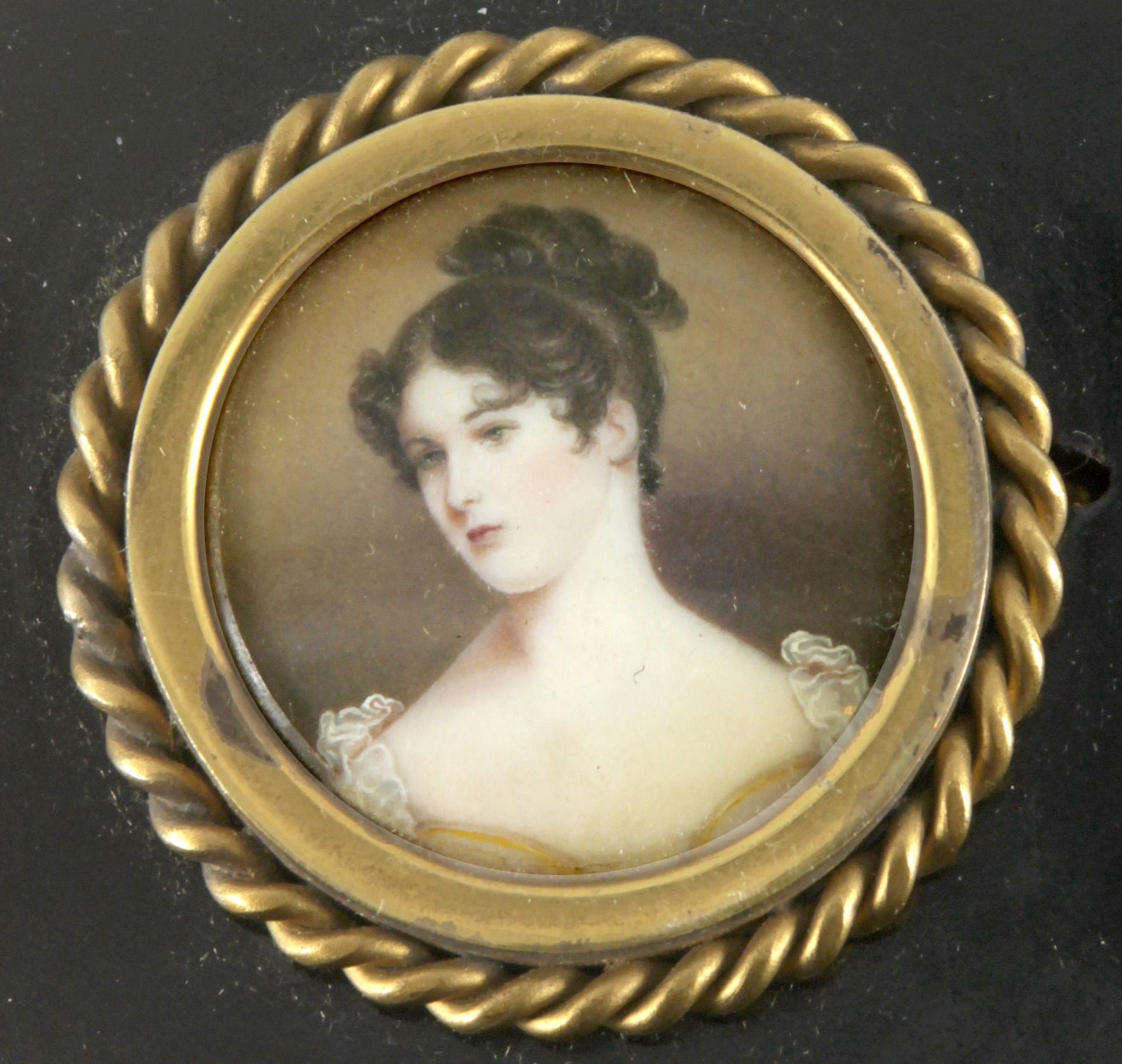 A pair of French miniature portraits of dames circa 1900 - Bild 3 aus 4