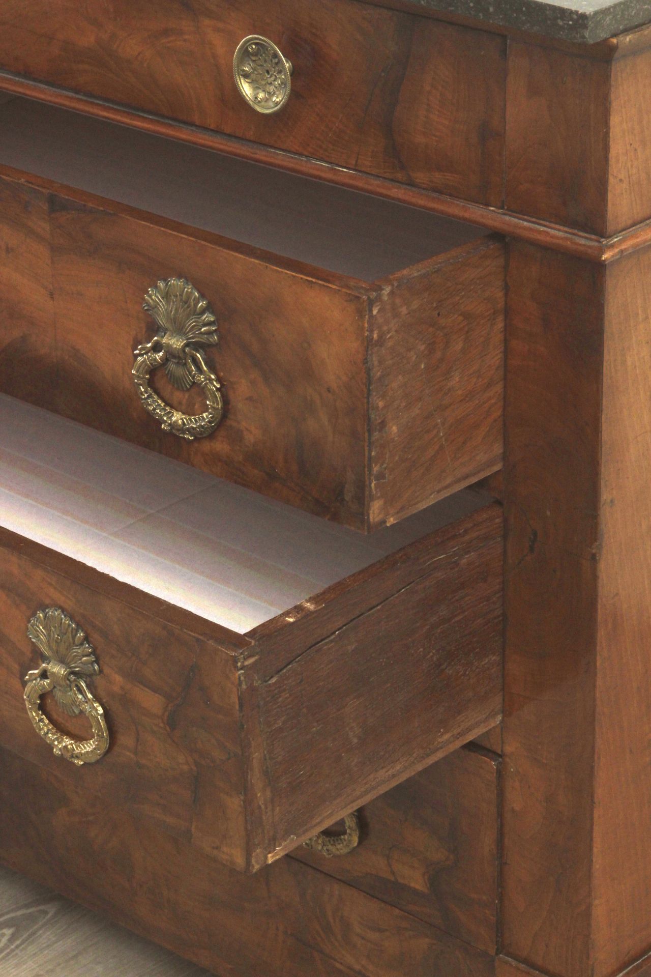 A late 18th century carved and polychromed pine sacristy chest of drawers - Bild 7 aus 8