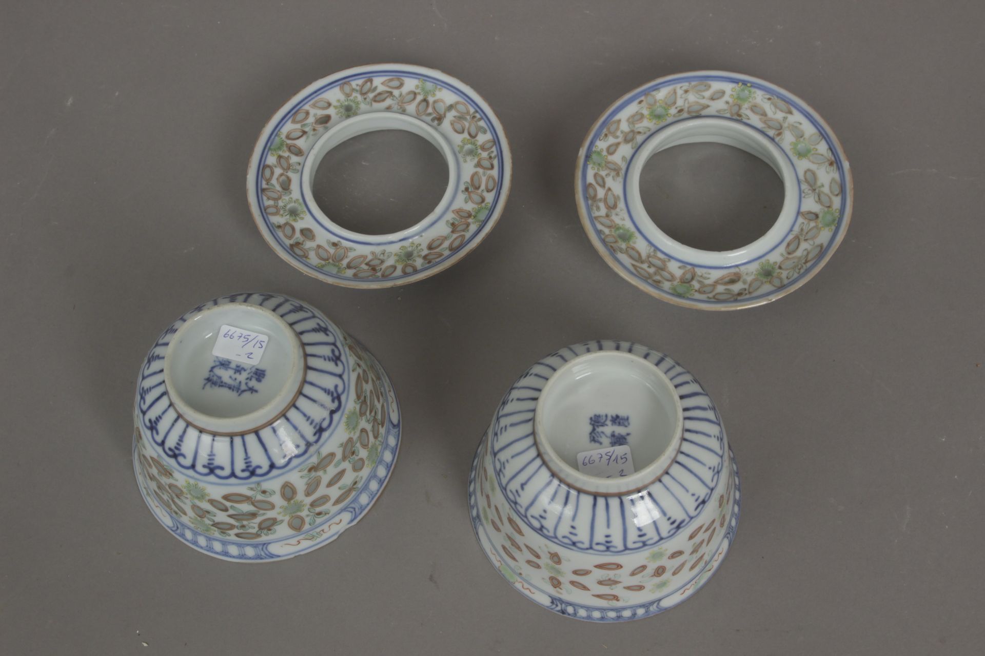 A pair of late 19th century Chinese cups in rice grain porcelain - Bild 5 aus 5