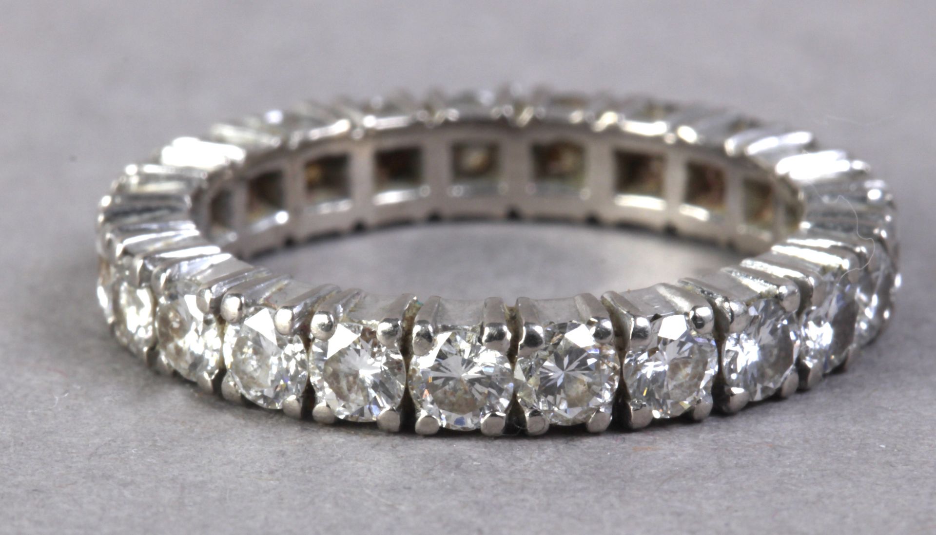 A diamond eternity ring with a platinum setting - Image 3 of 3