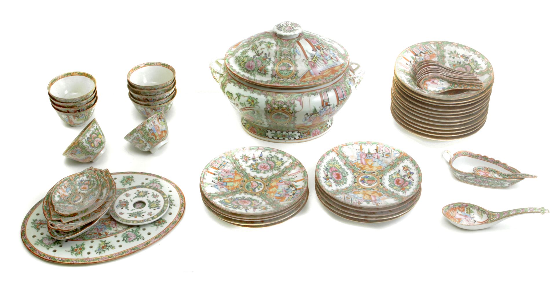 A mid 20th century and later diner service in Canton Famille Rose porcelain