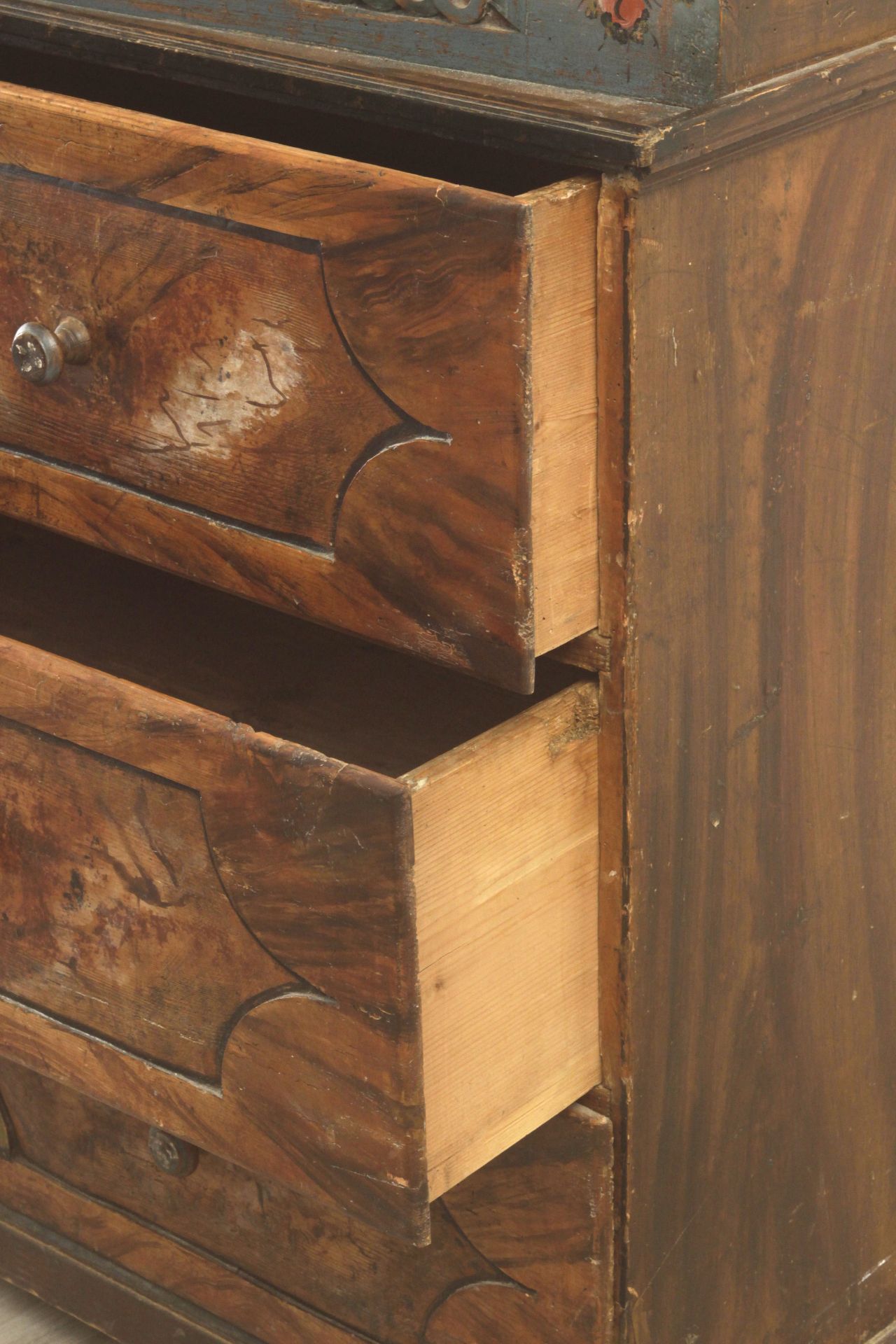 A late 18th century carved and polychromed pine sacristy chest of drawers - Bild 5 aus 8