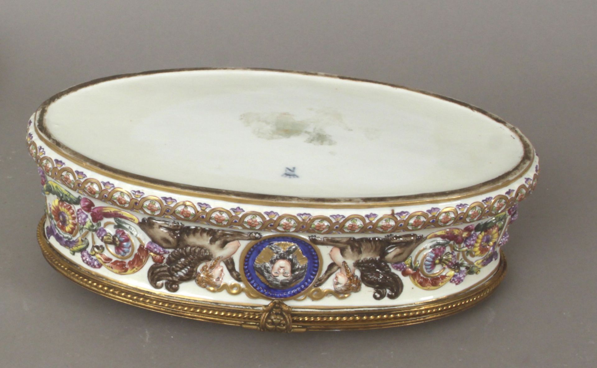 A 19th century Italian box in Capodimonte porcelain - Bild 4 aus 5