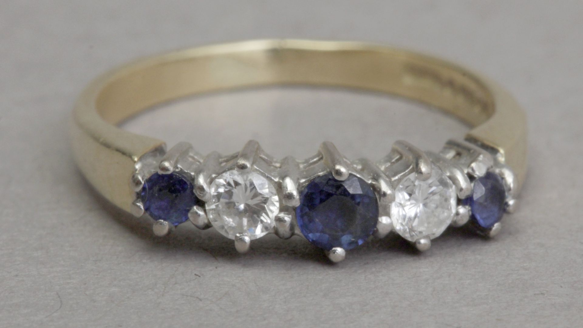 A diamond and sapphire five stone ring - Bild 3 aus 3