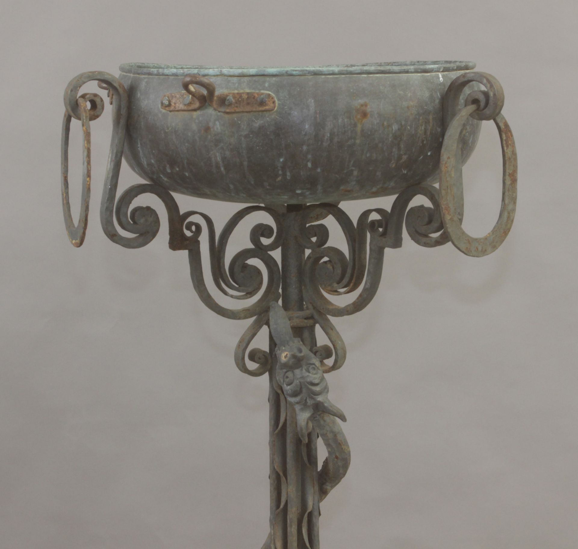 A wrought iron Art Nouveau jardiniere circa 1900 in the style of Gerardo Alegre - Bild 2 aus 4