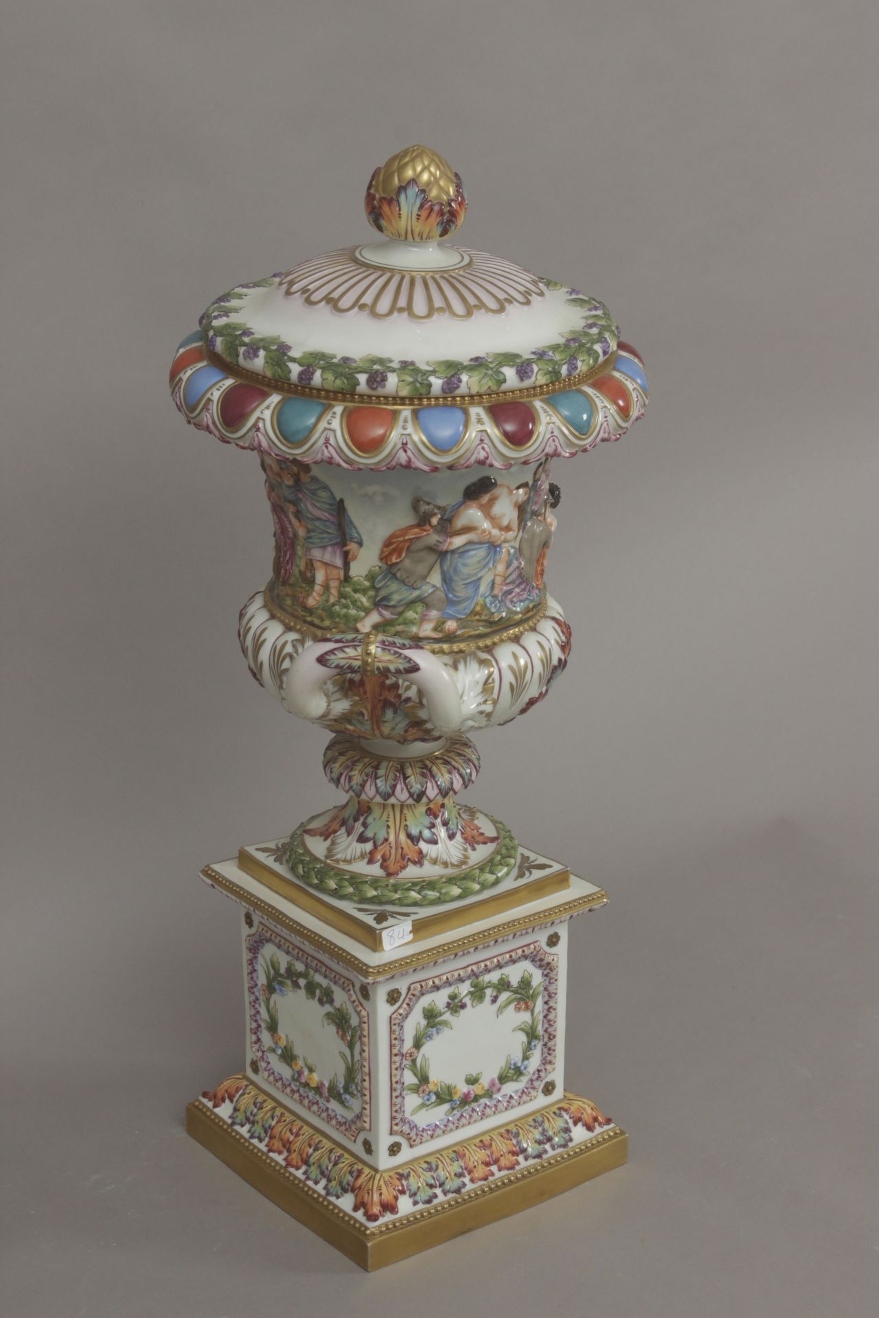 A 20th century Italian Medici vase in Capodimonte porcelain - Image 3 of 5