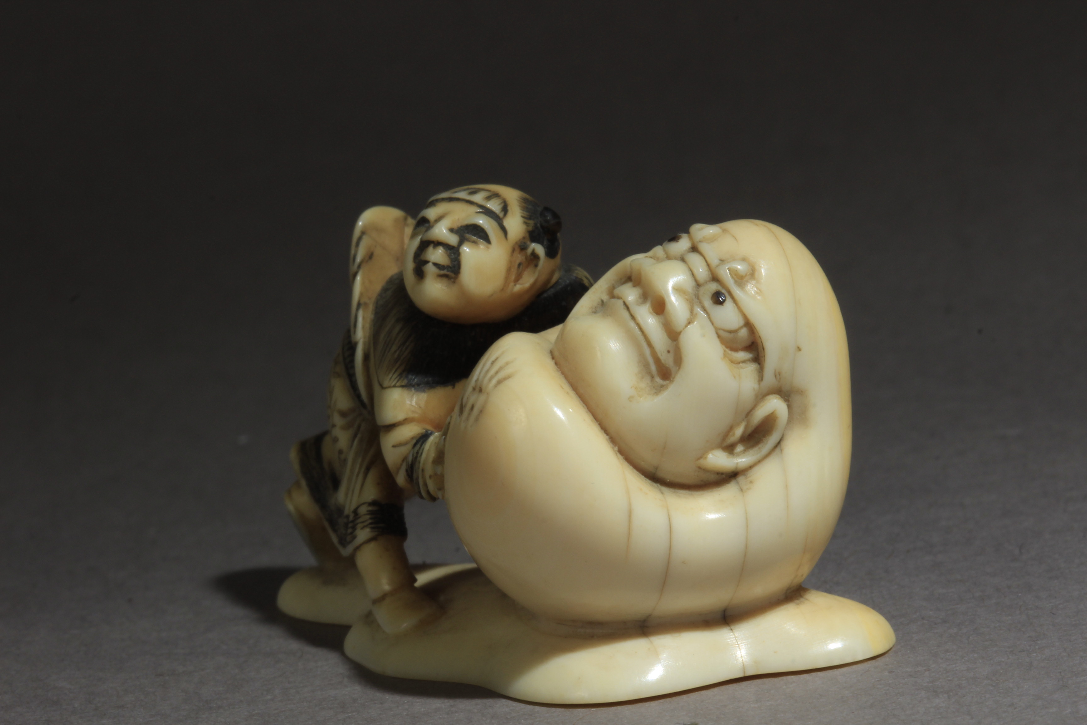 A mid 19th century Japanese netsuke. Signed Masahiro - Image 2 of 8